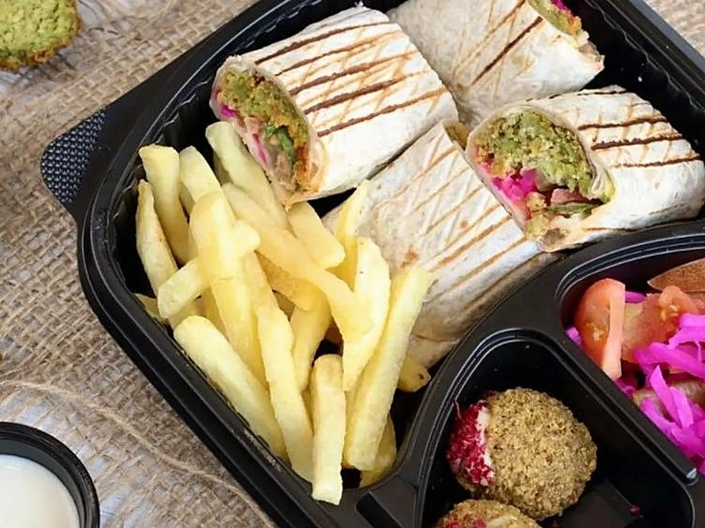 صحن فلافل عربي