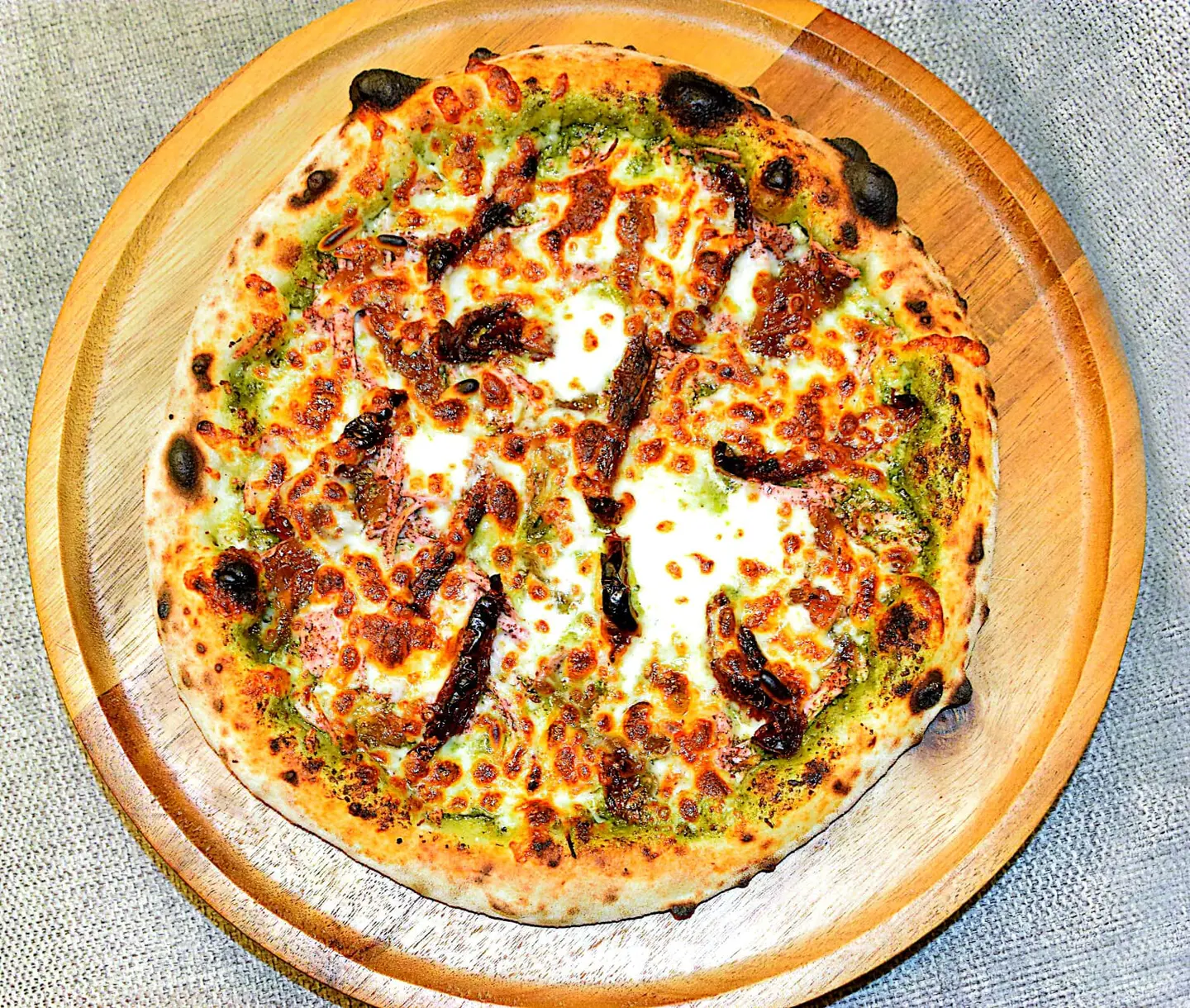 Pesto Chicken Pizza - Large