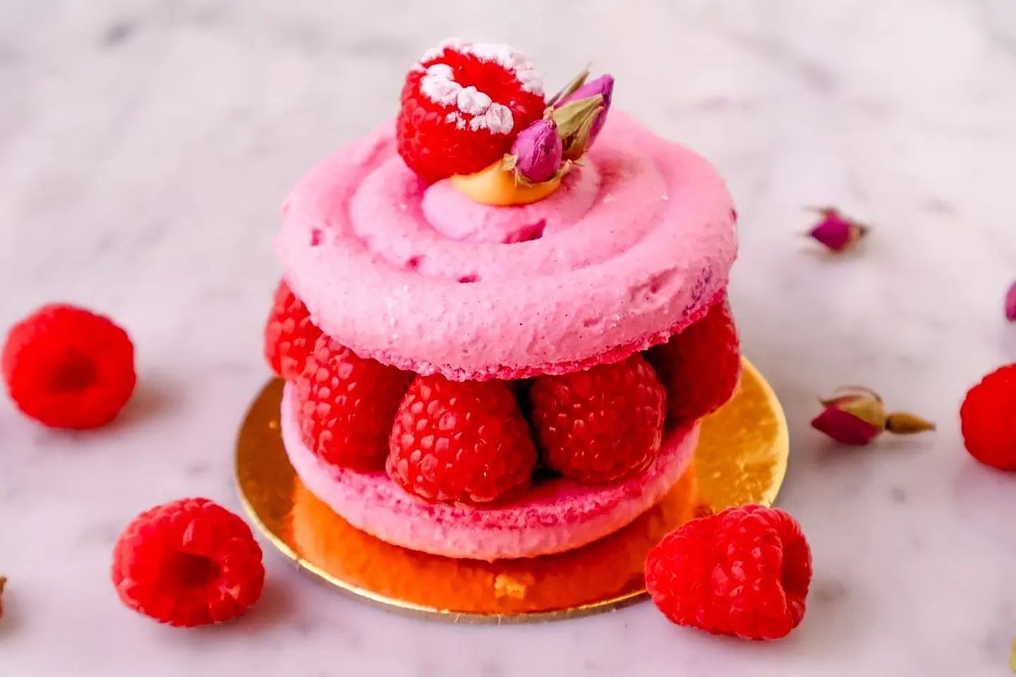 ماكرون كيك بالورد