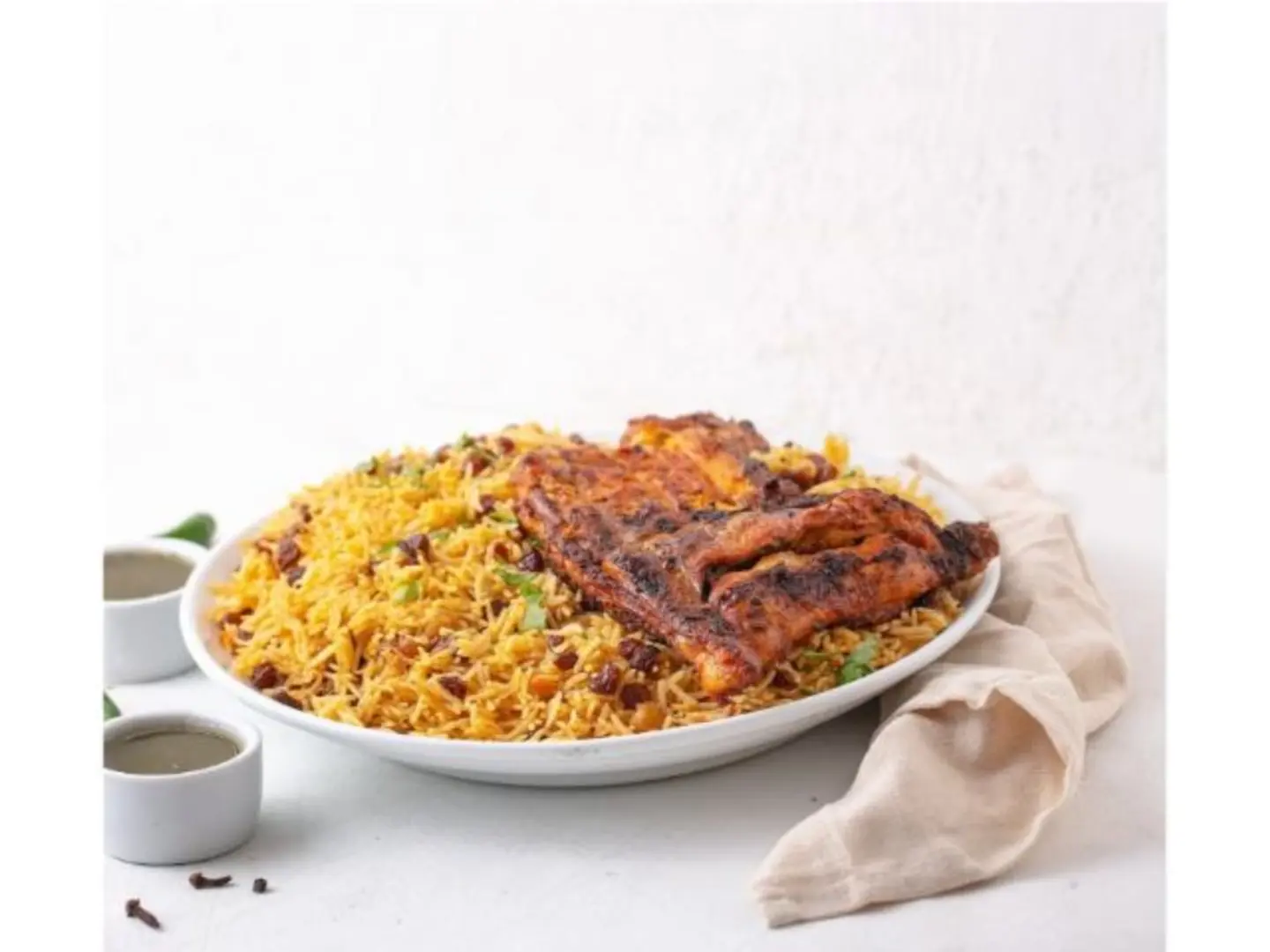 نصف دجاج على الفحم مع رز