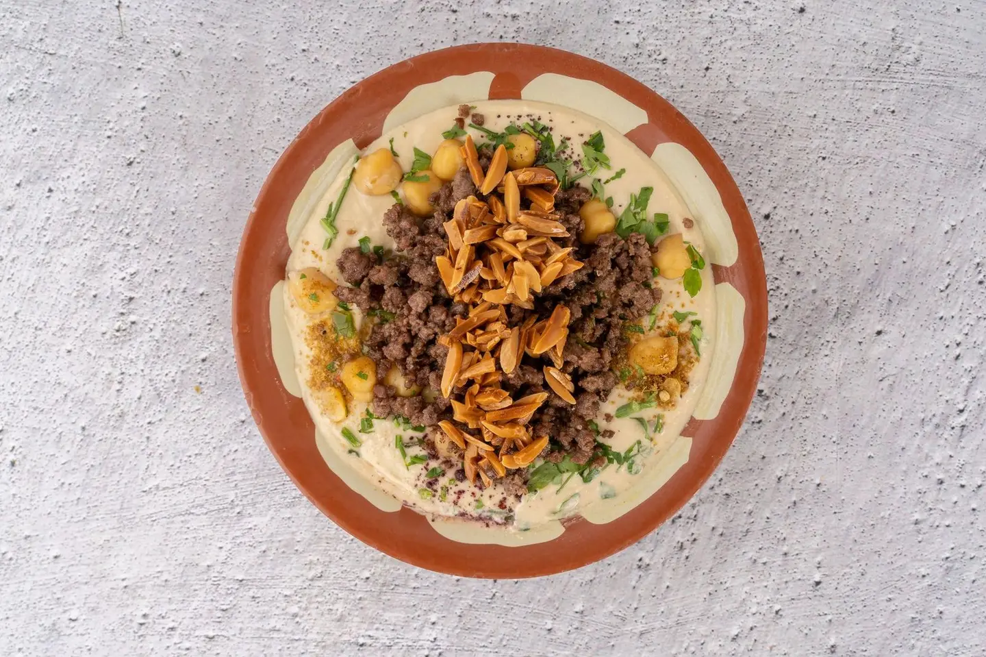 حمص باللحمة واللوز - حمص باللحمة واللوز وسط