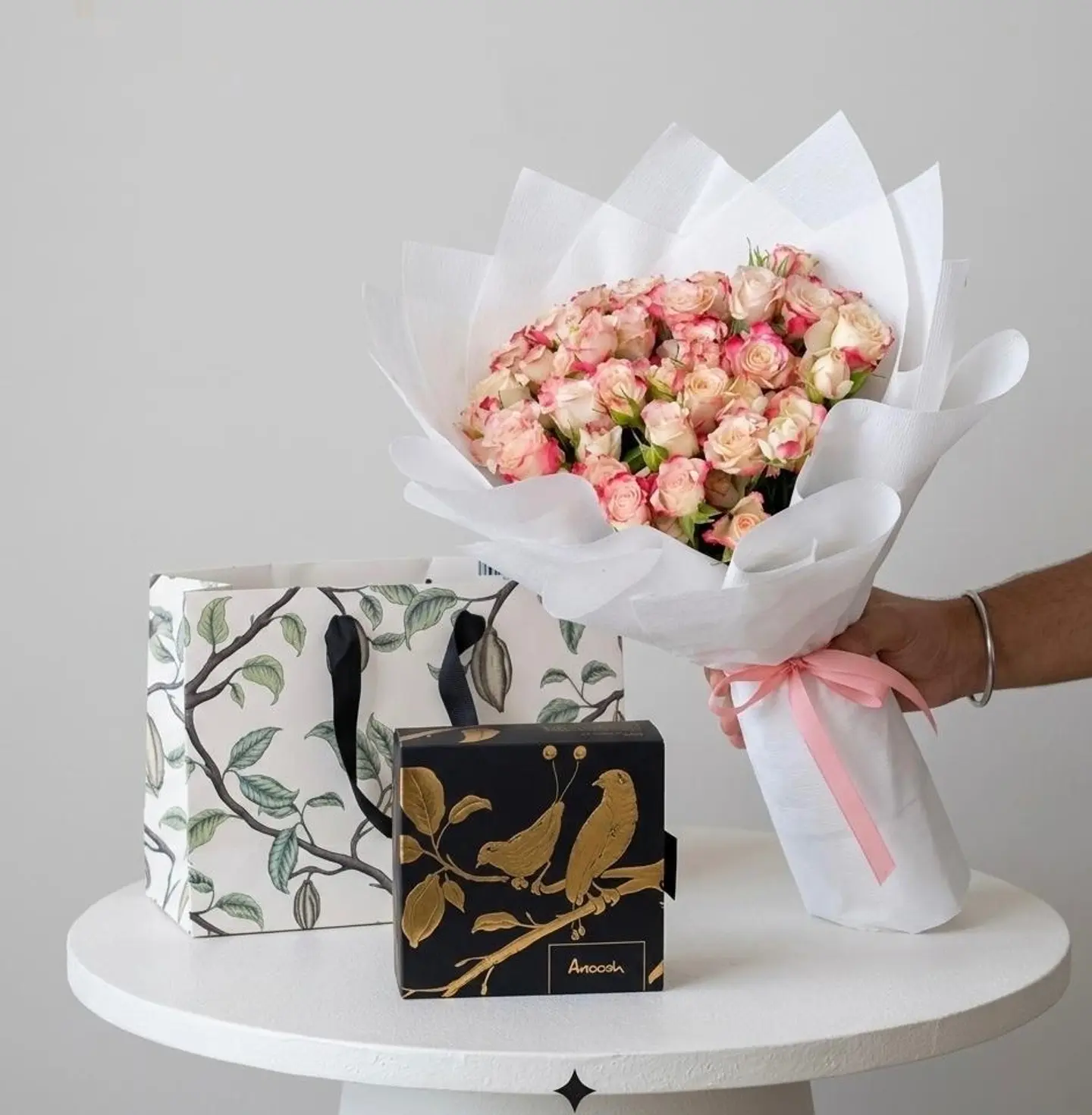 Anoush Chocolate With A Bouquet Of Baby Roses (Pink)