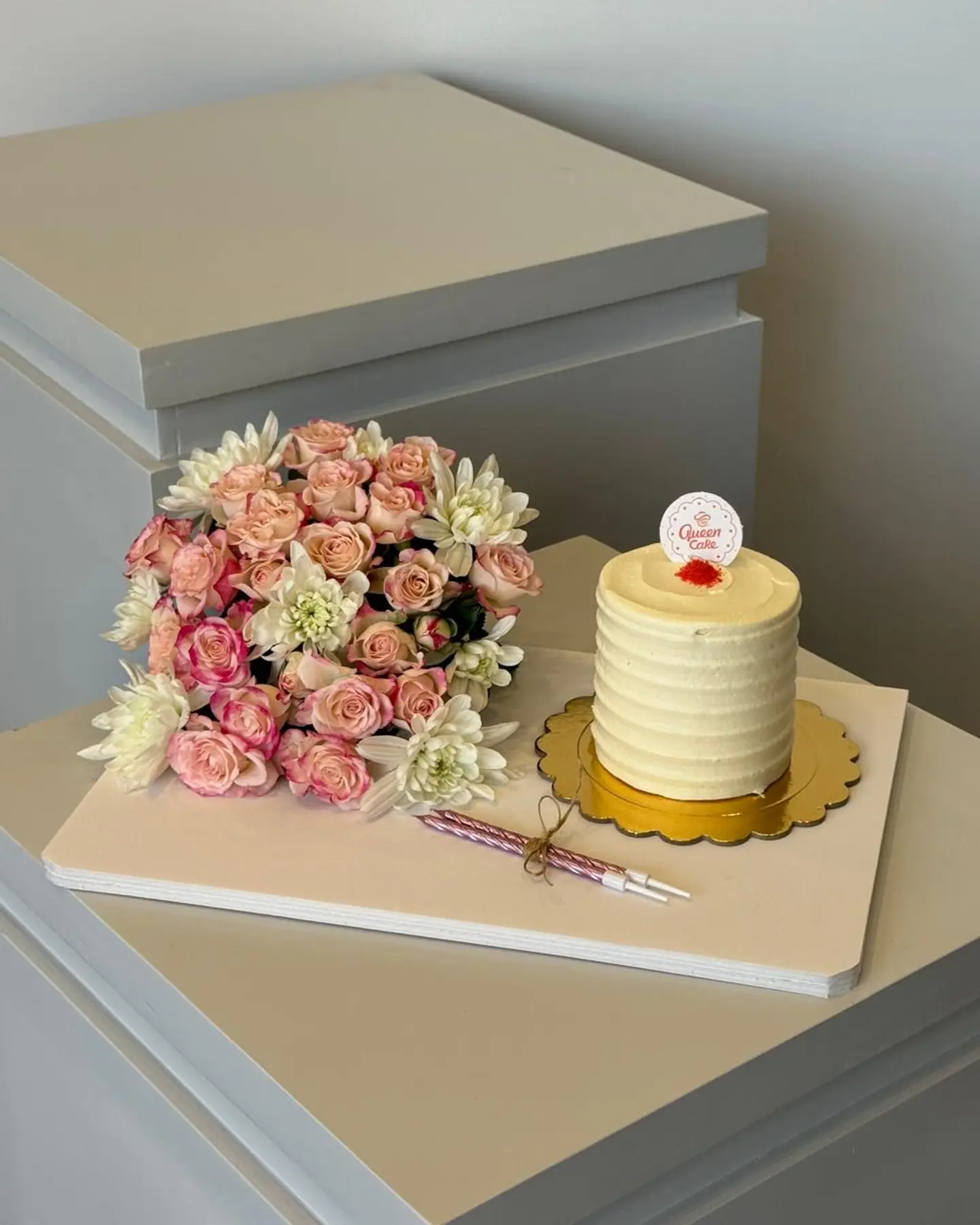 Natural Rose Base With Redfelt Cake 95