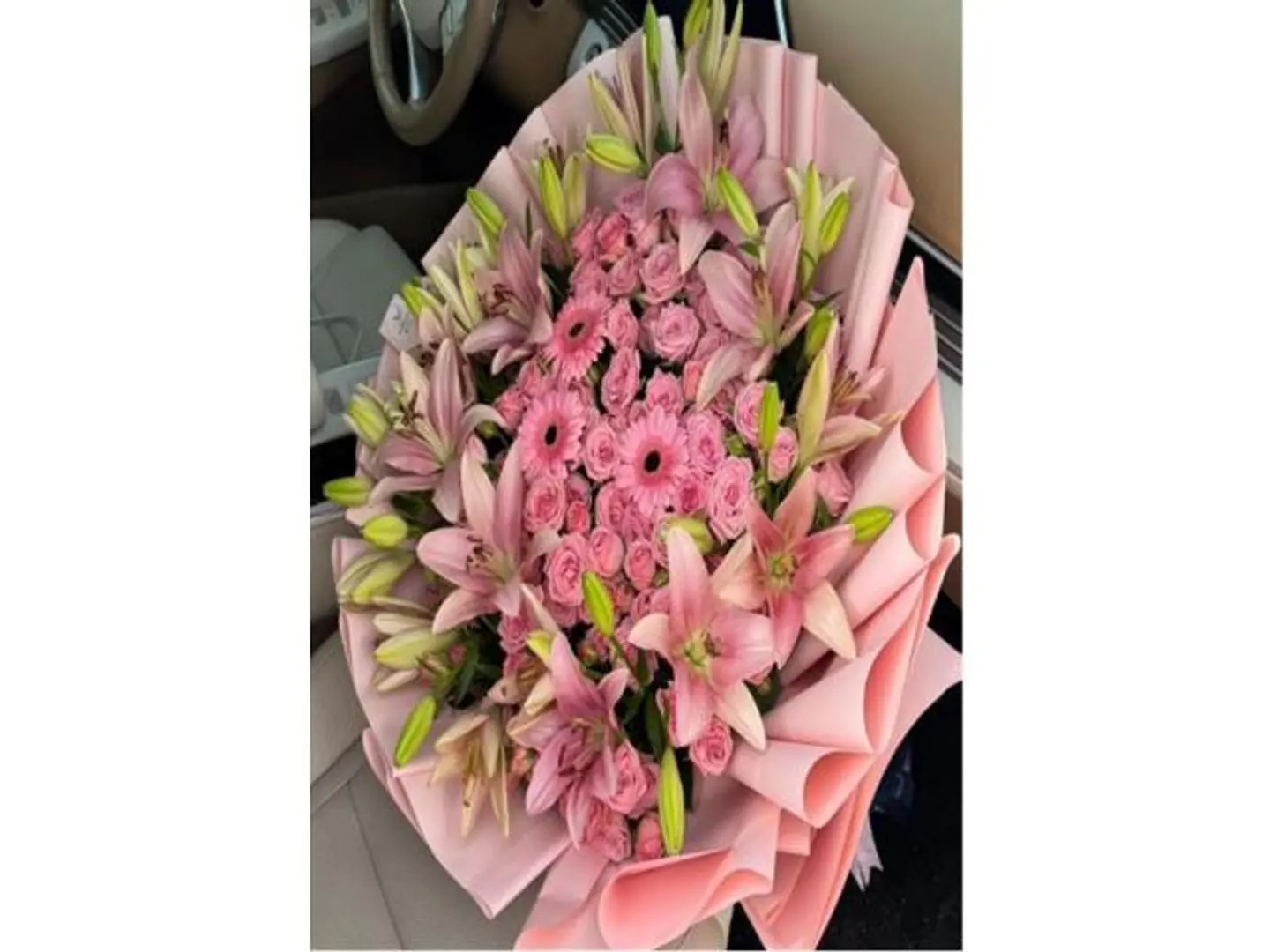 باقة ورد وردي طبيعي