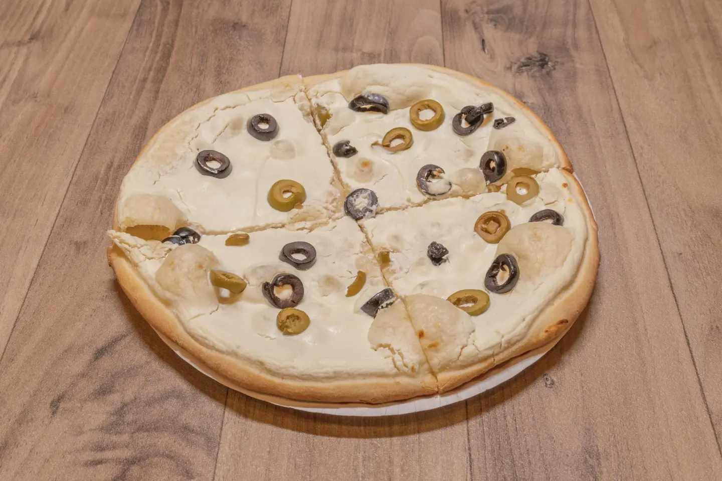 لبنة بالزيتون دائري