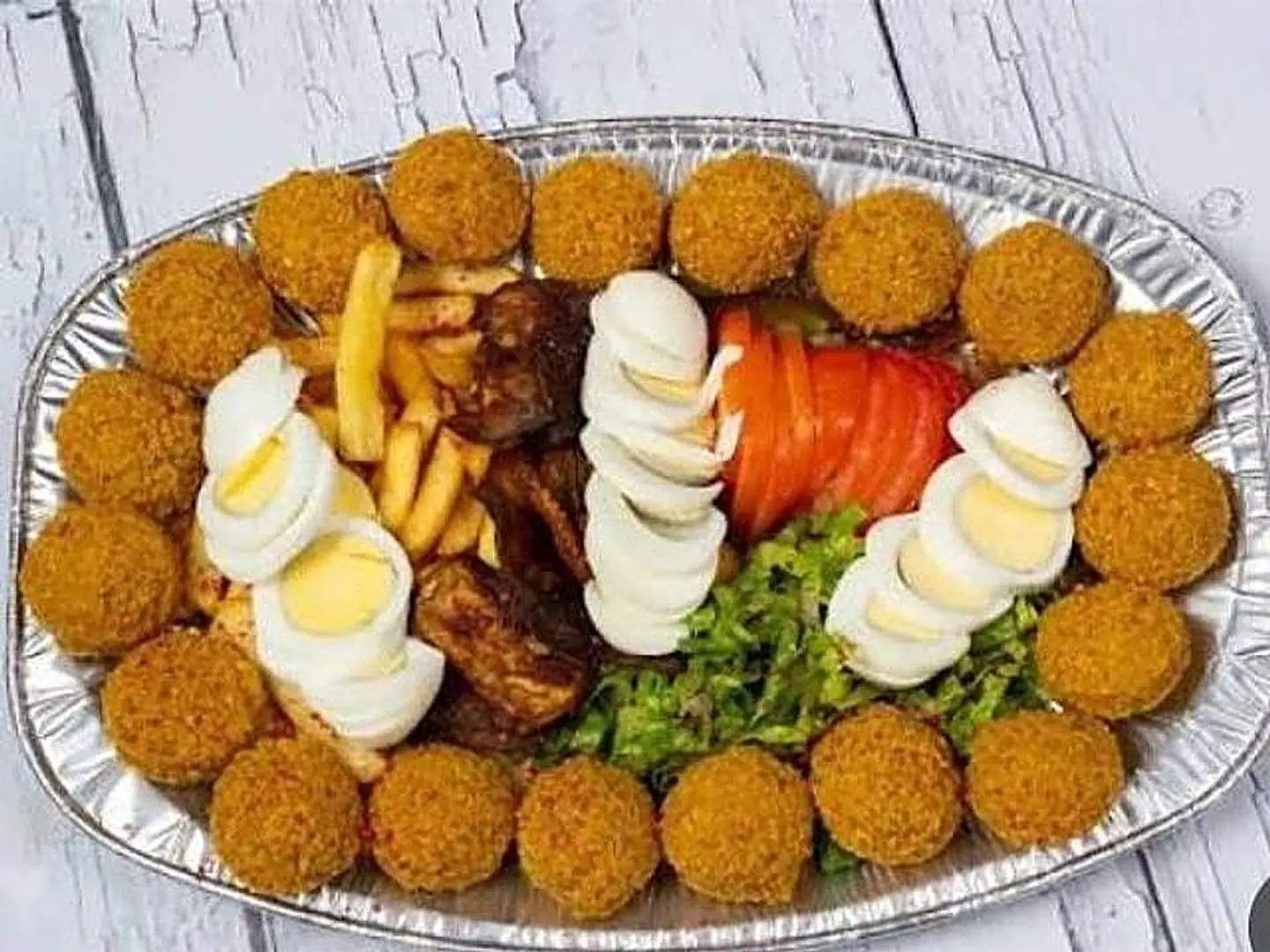 صحن فلافل وسط