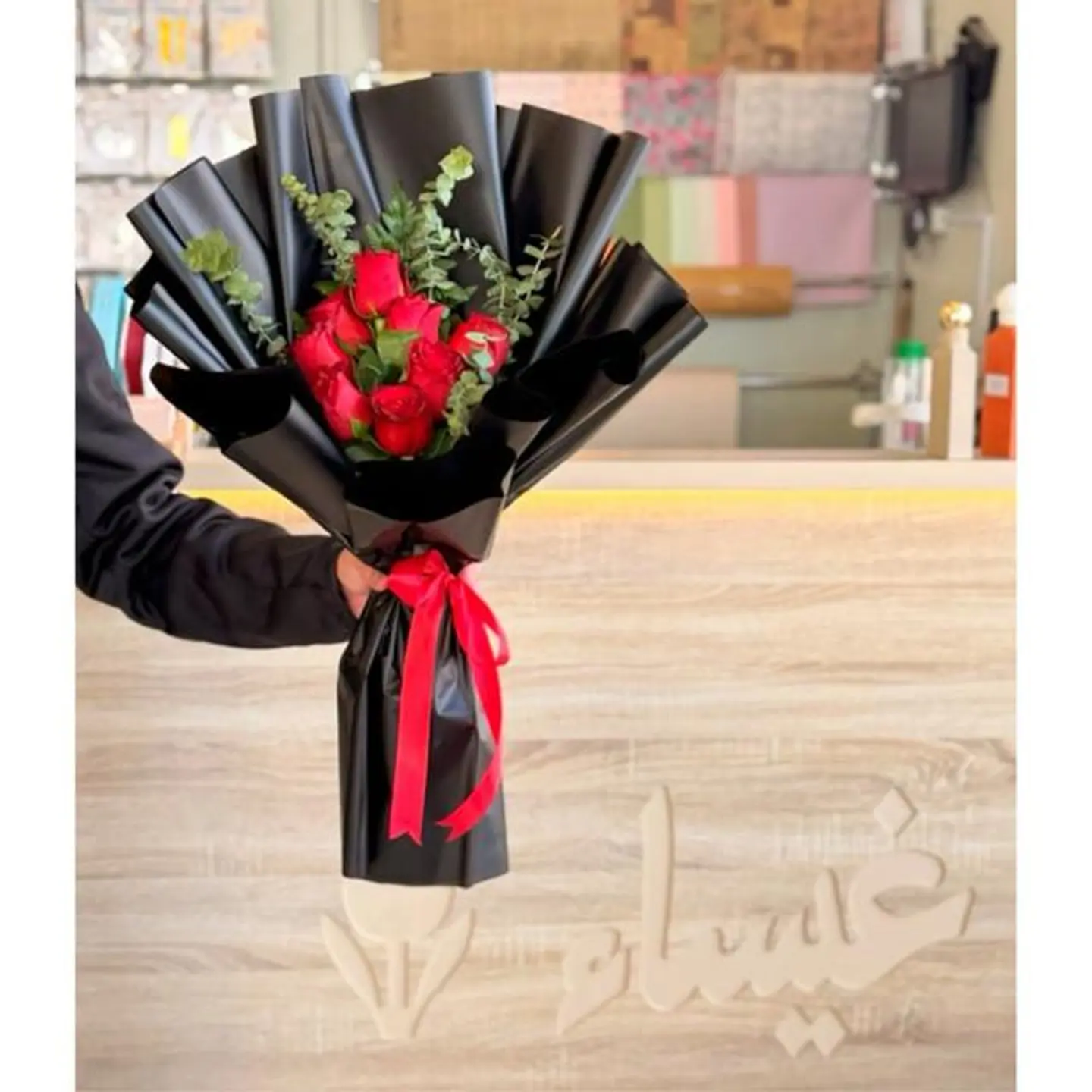 باقة الجوري الأحمر الأنيقة