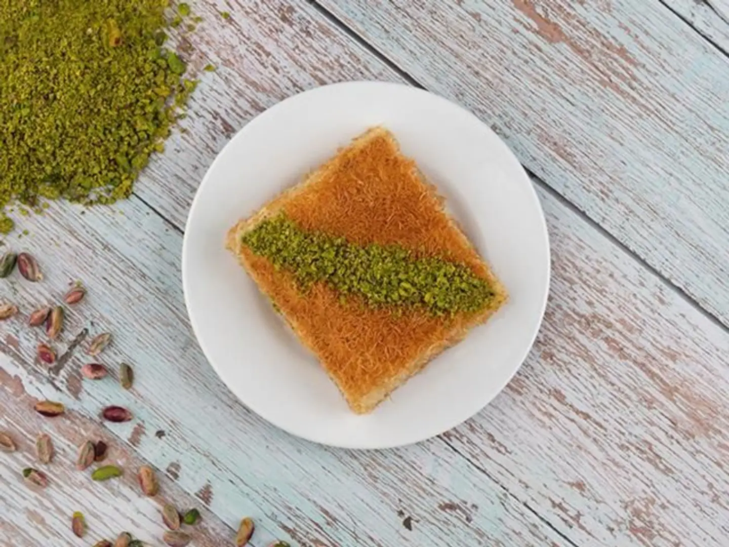 كنافة بالقشطة والفستق كيلو