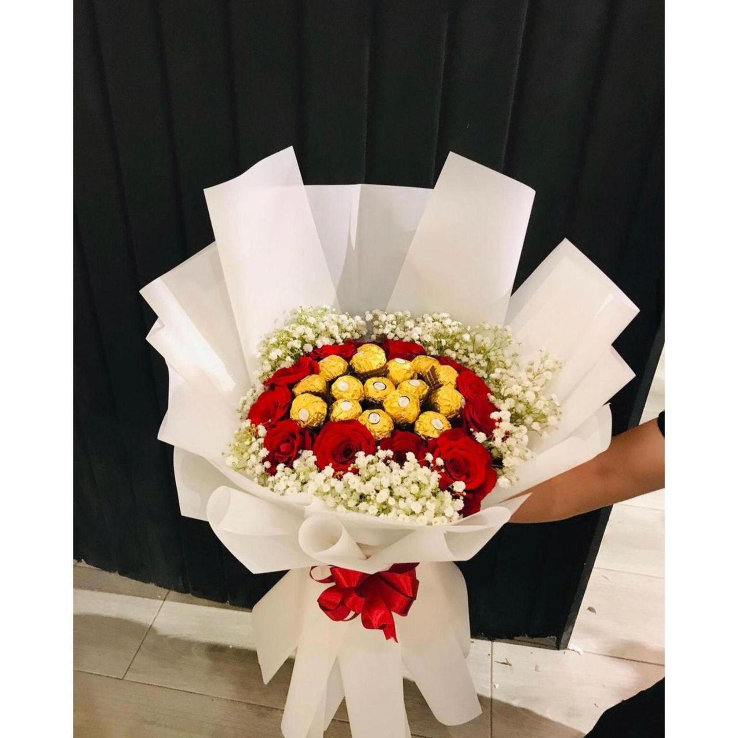 Rose Bouquet With Chocolate