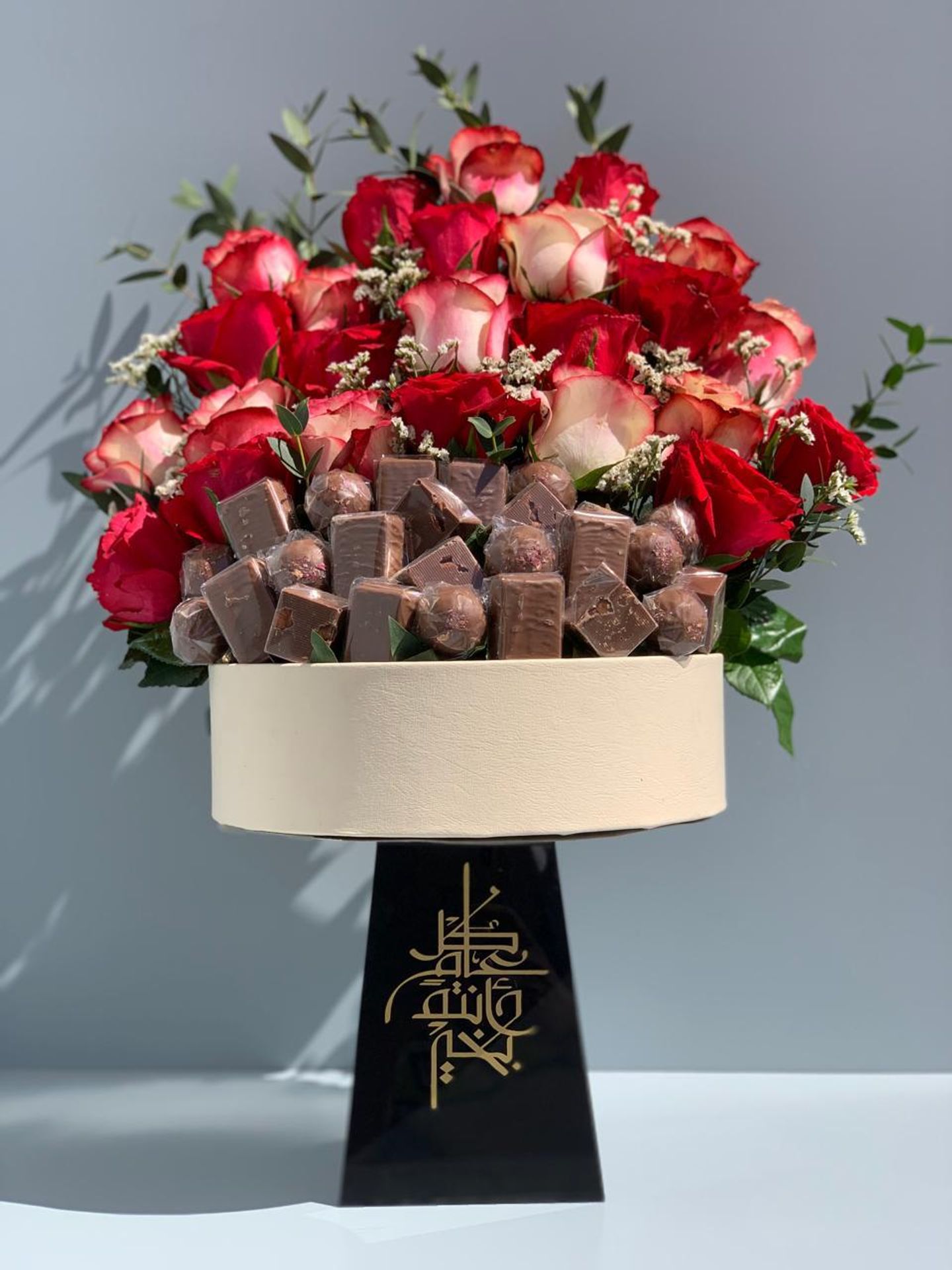 Eid Saeid Flower And Chocolate Vasa