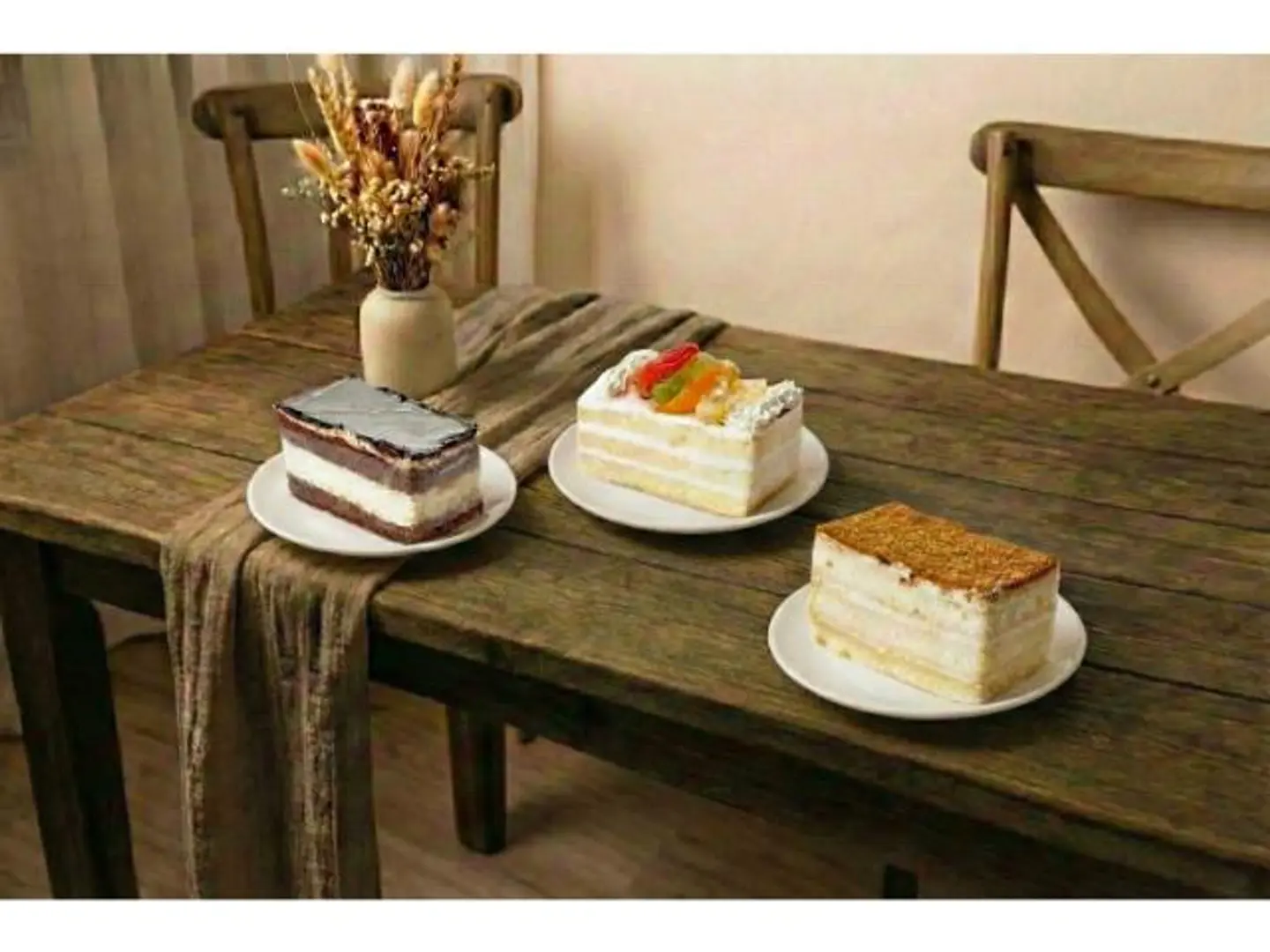 Cake Pieces Lotus + Fruits + Chocolate