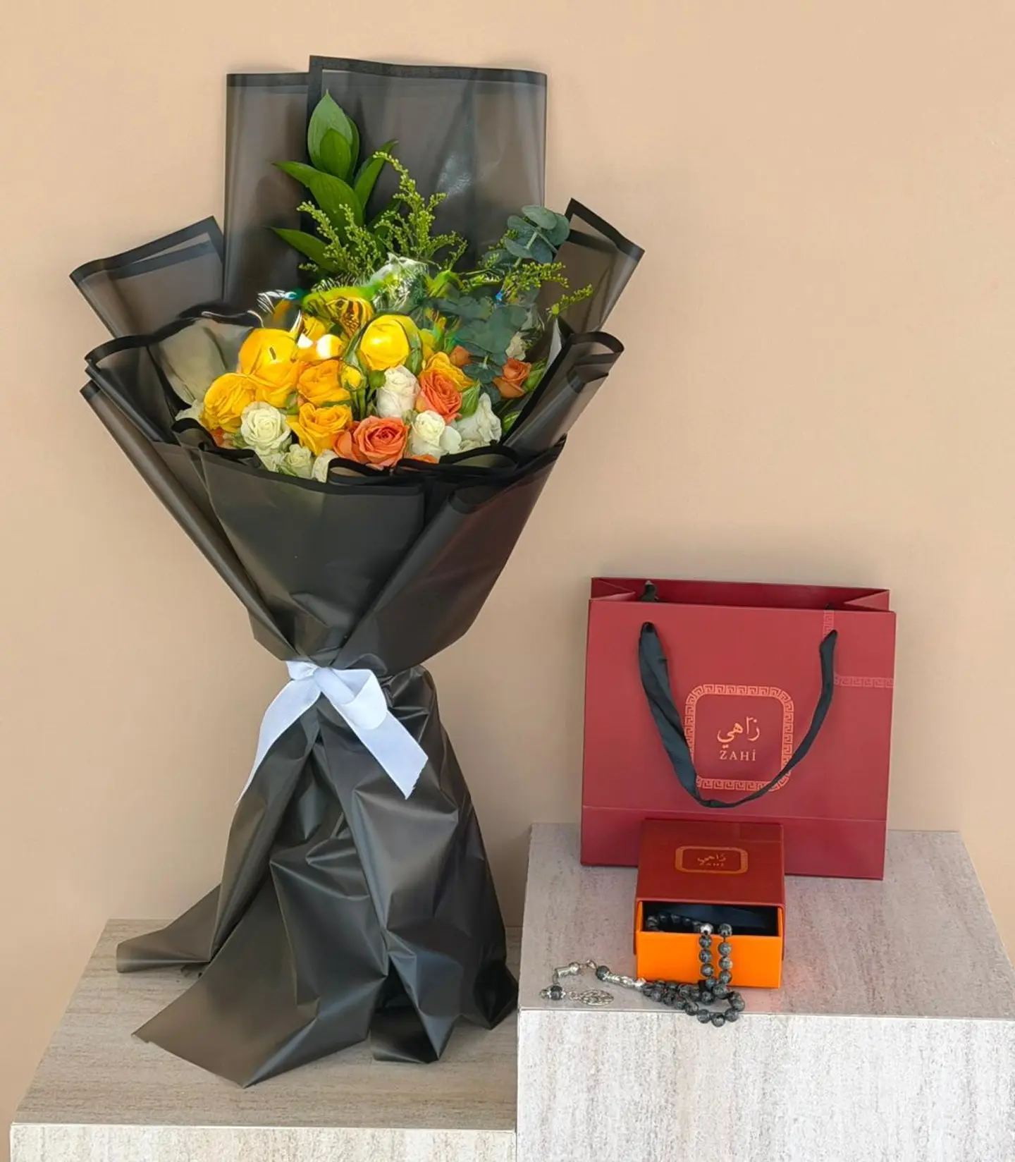 بوكية مع سبحة زاهي رمادي