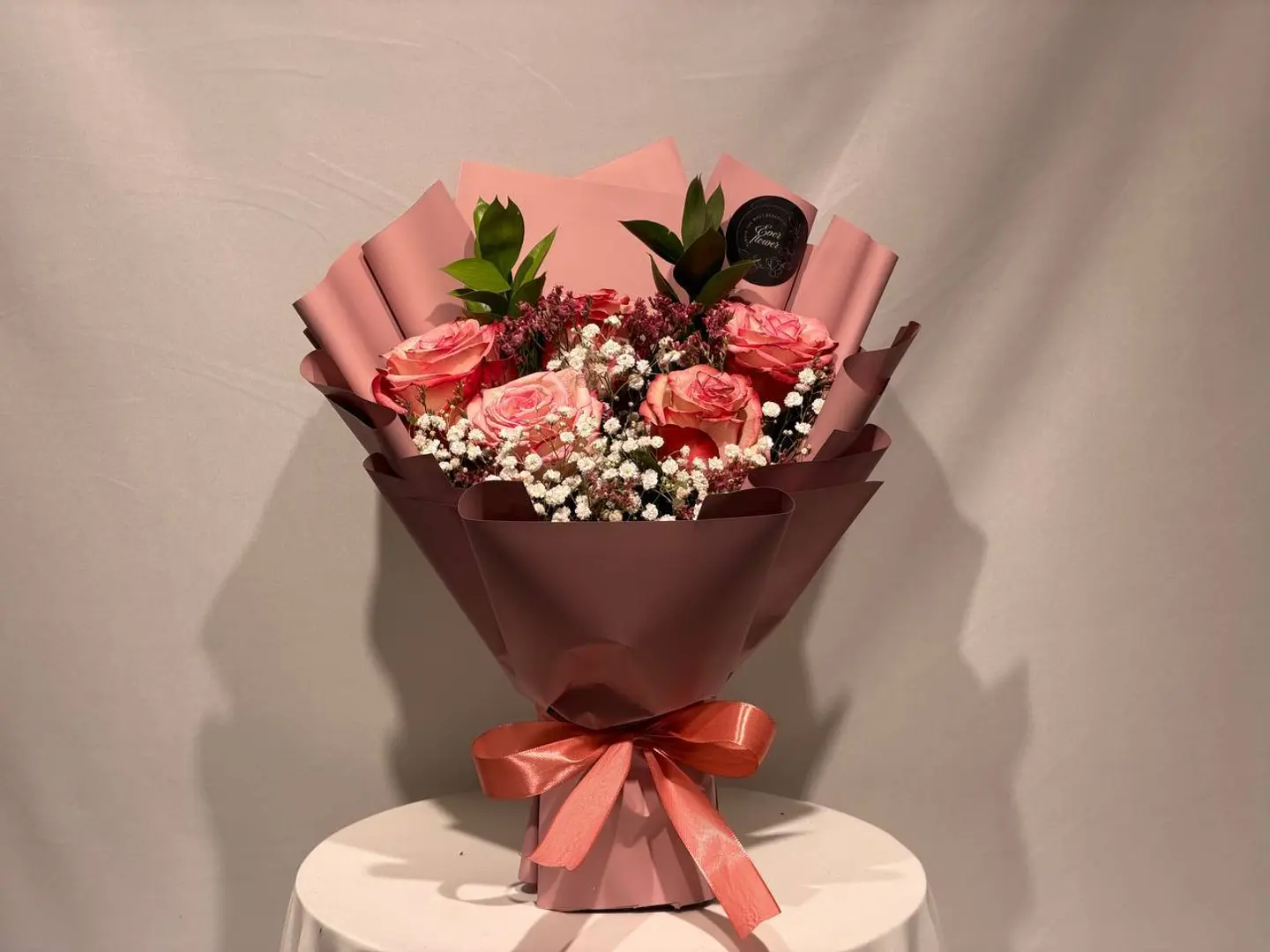 فخامة الورد الوردي بتنسيق احترافي