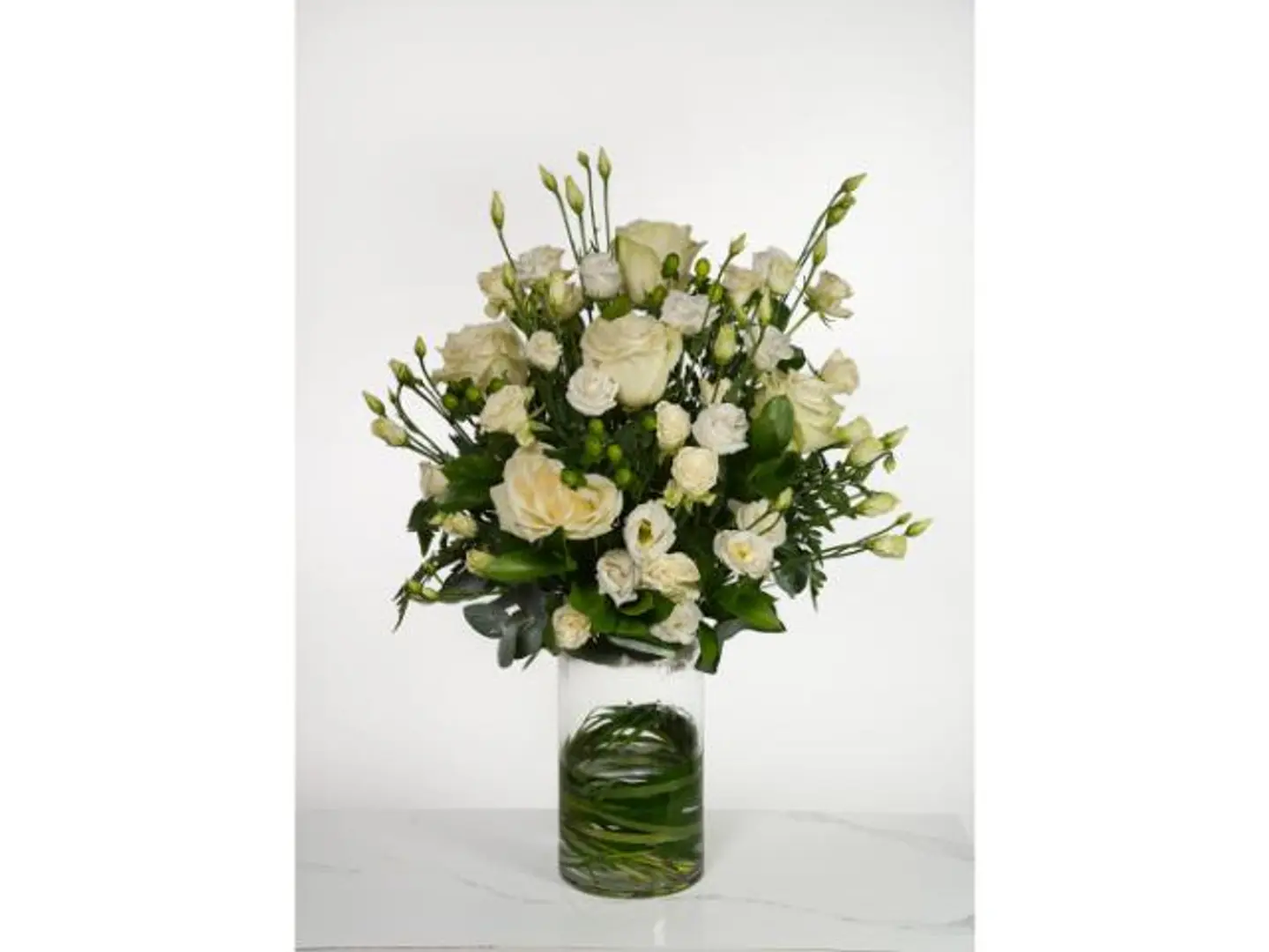 فازة زهور الفخامة البيضاء