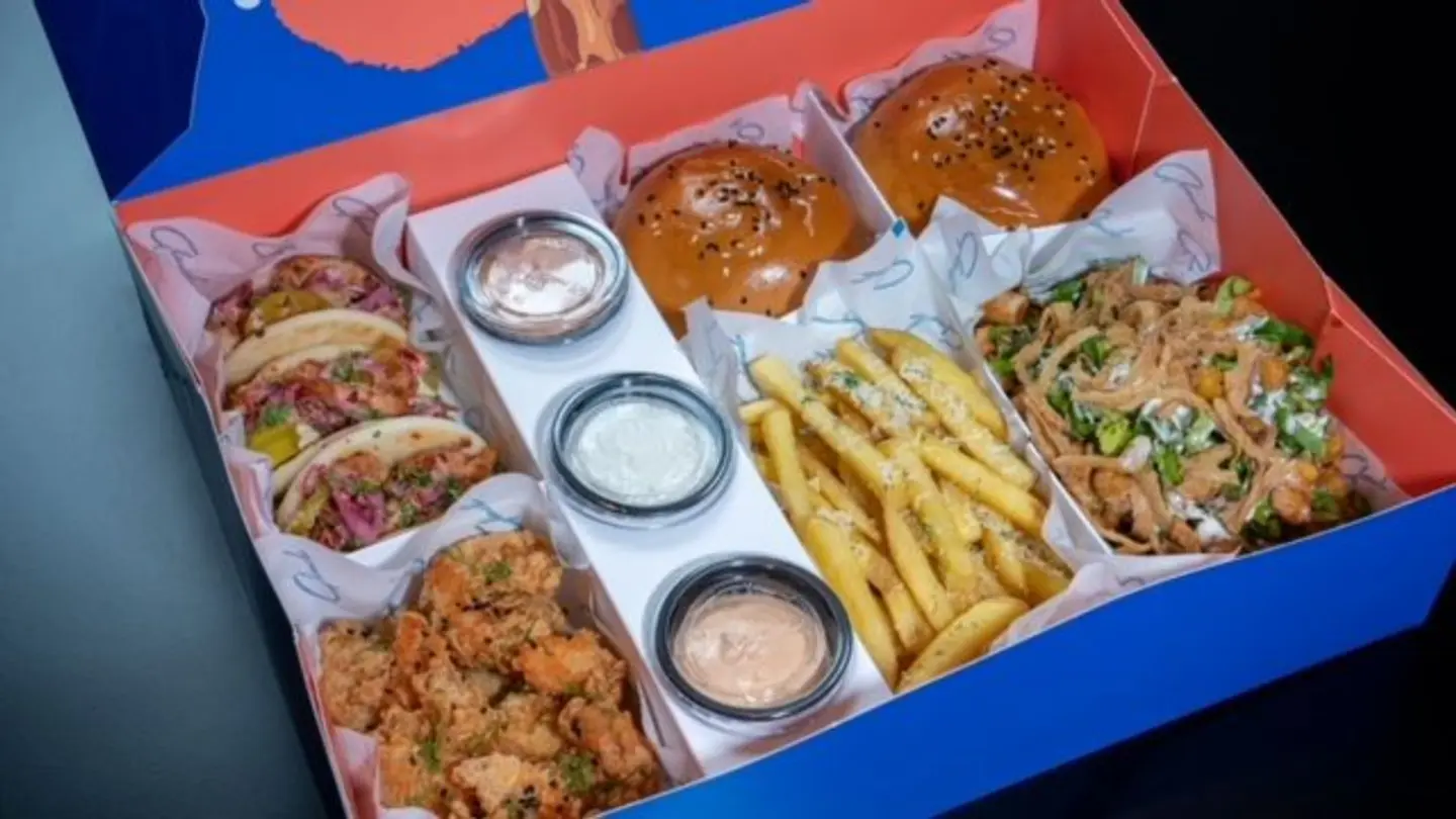 3pc Burger,Fries,Appetser & Salad Combo Box