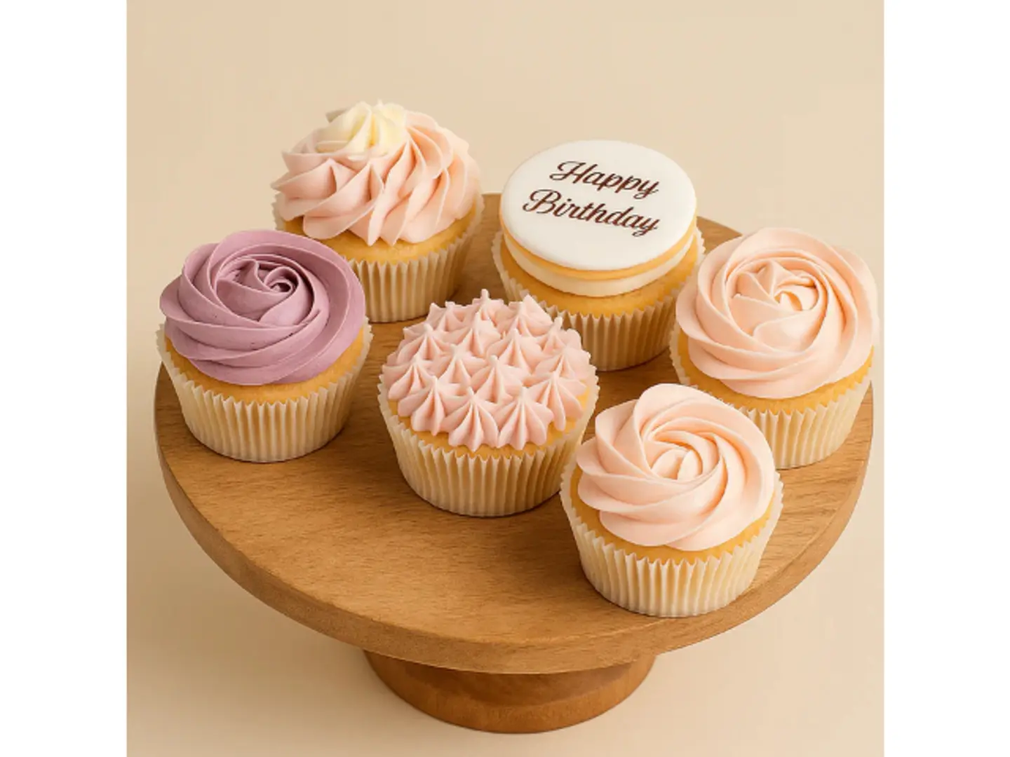 كب كيك عيد ميلاد لذيذ بنكهة الفانيليا - كب كيك