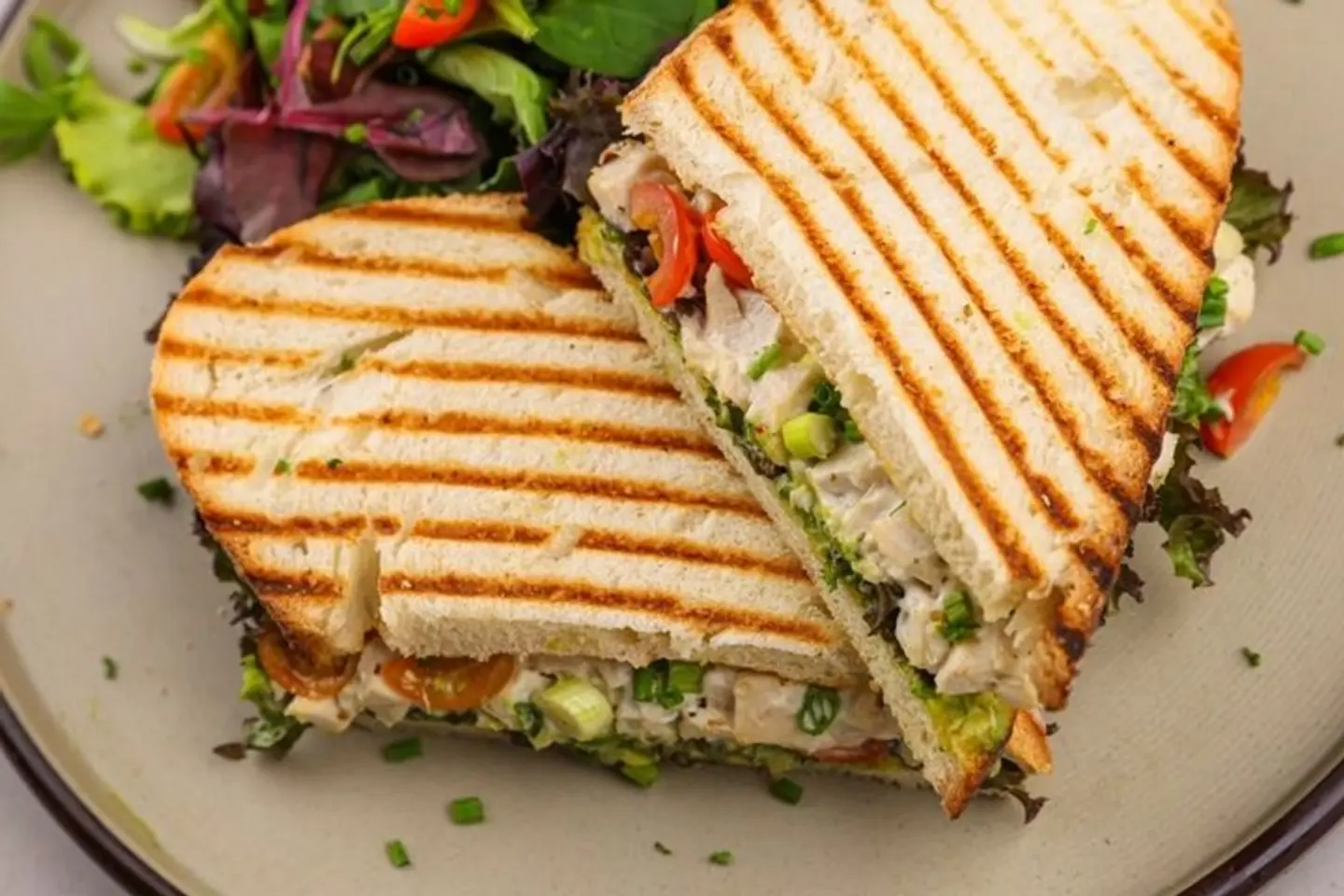 ساندوتش الافوكادو والدجاج