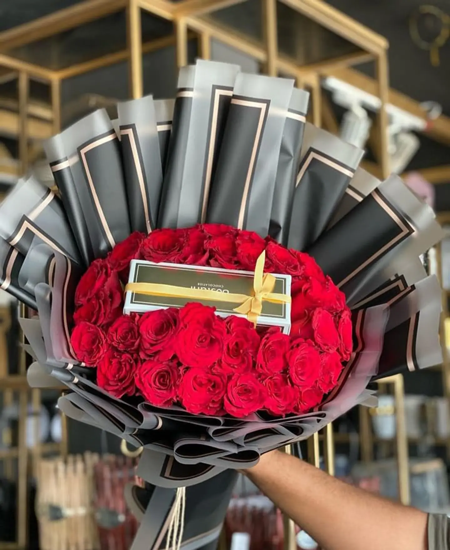 بستاني ورد احمر