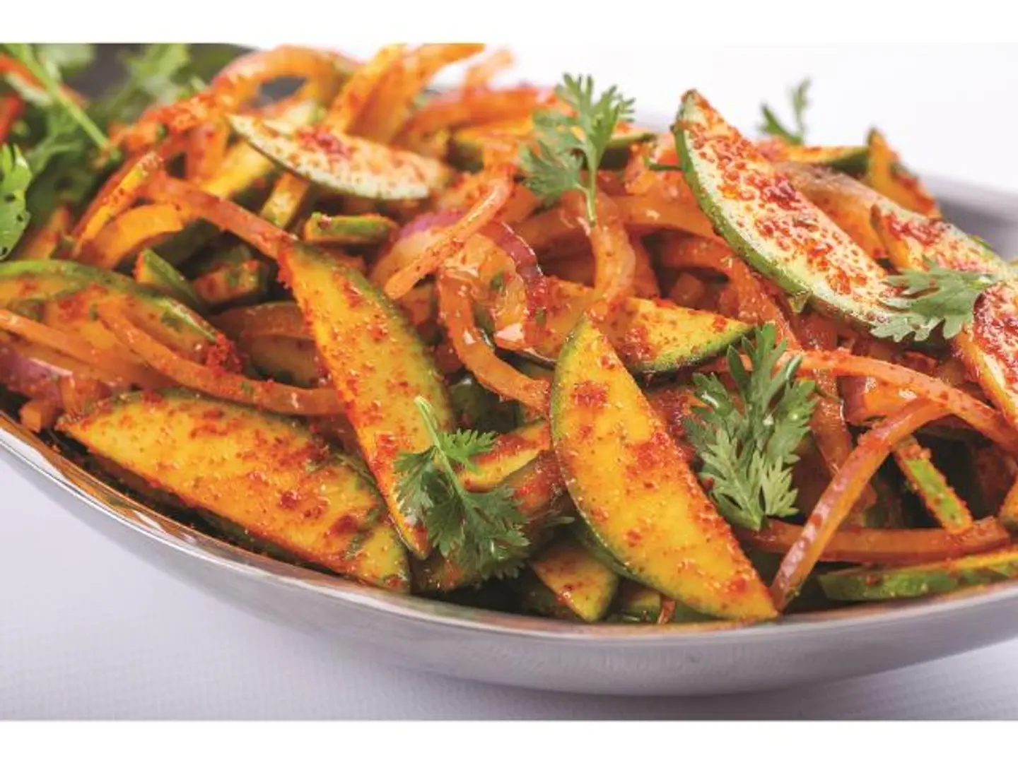 سلطة المانجو الحار النيء