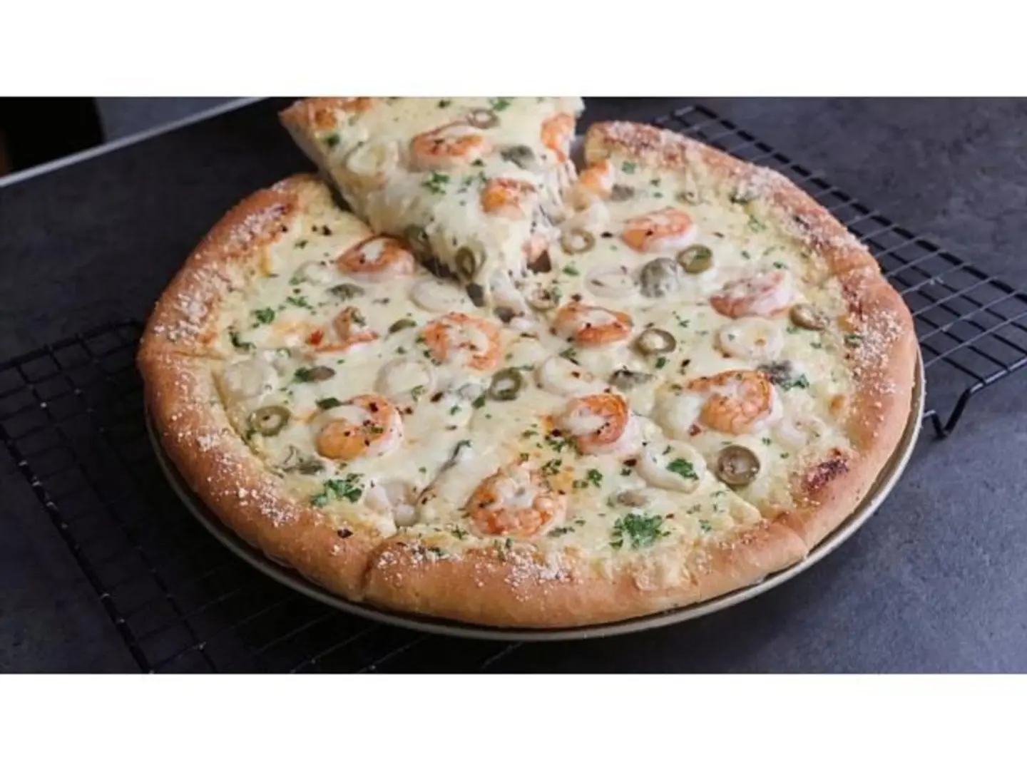 بيتزا السي فود