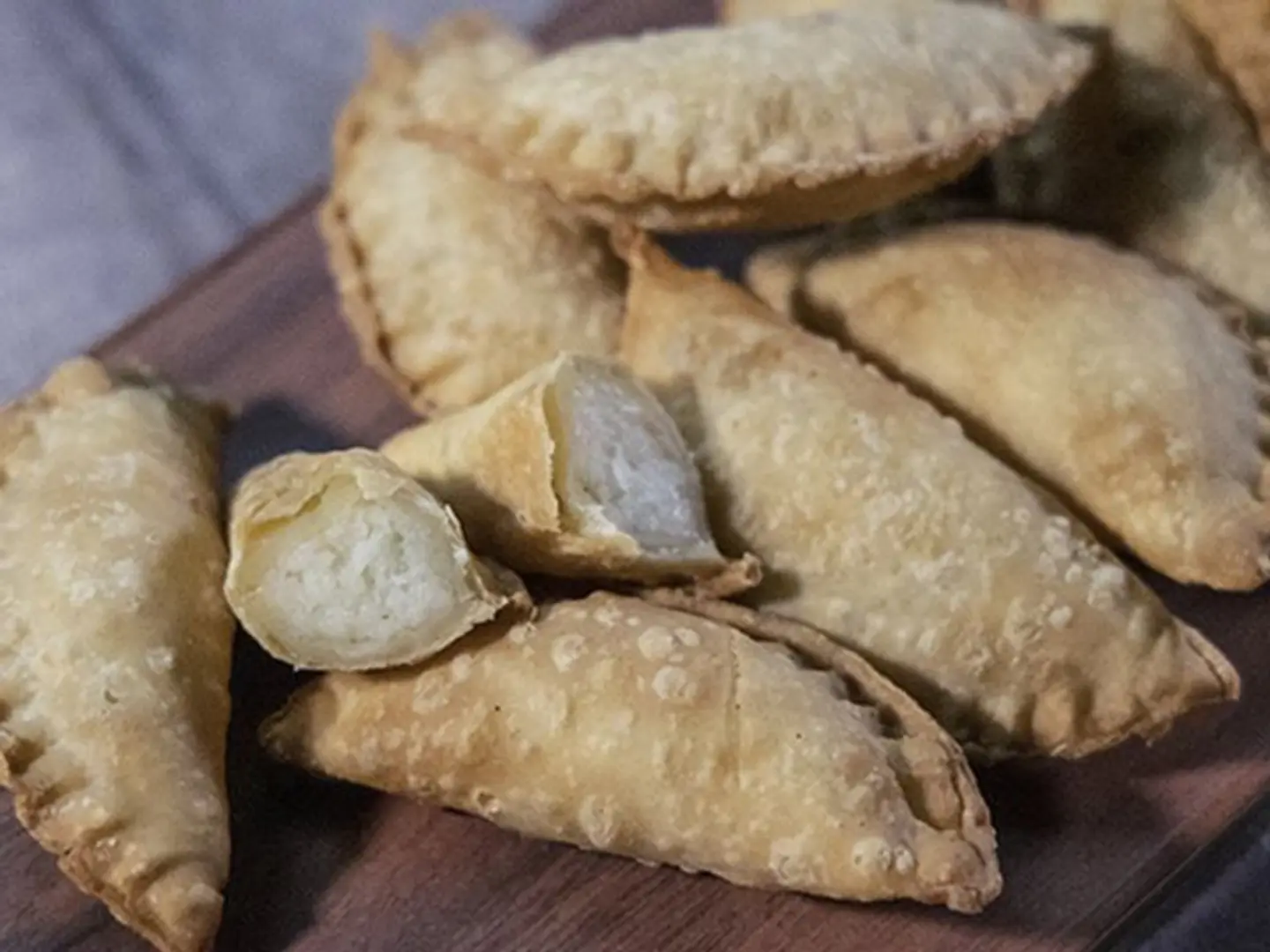 Sambosa Puff Akawi Cheese