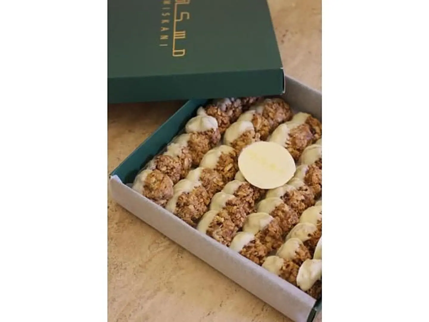 Green Cozy Bites Box