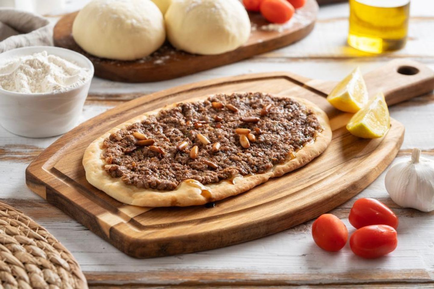 مناقيش لحم بالعجين