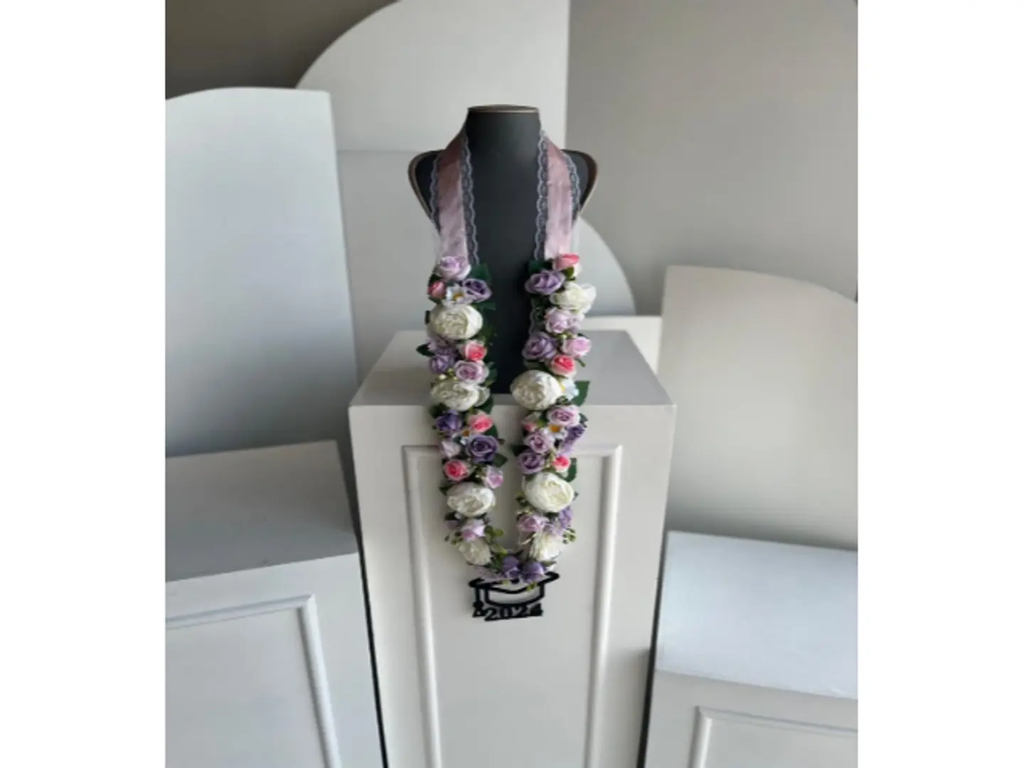 عقد ورد صناعي