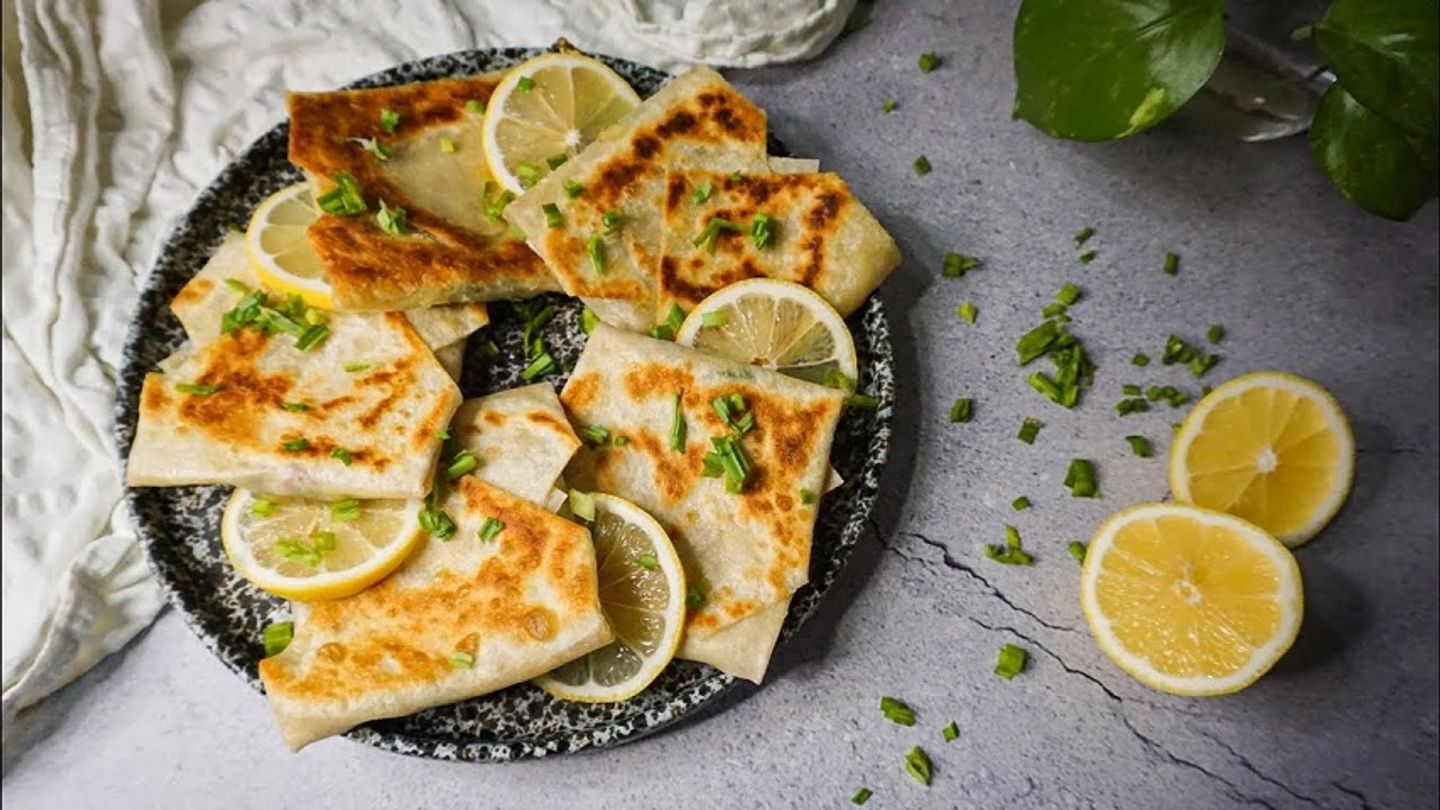 مطبق جبن مالح مع الخضار