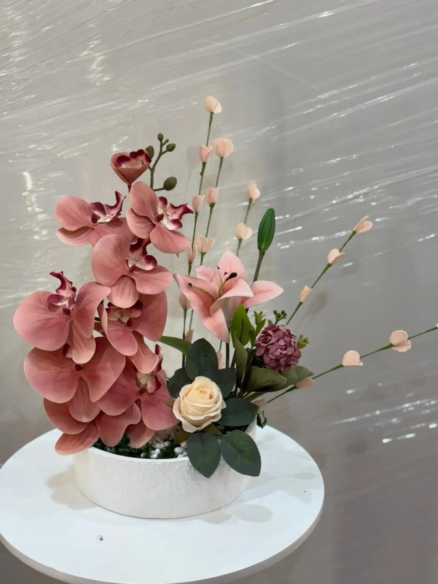 فازة ابيض صغير