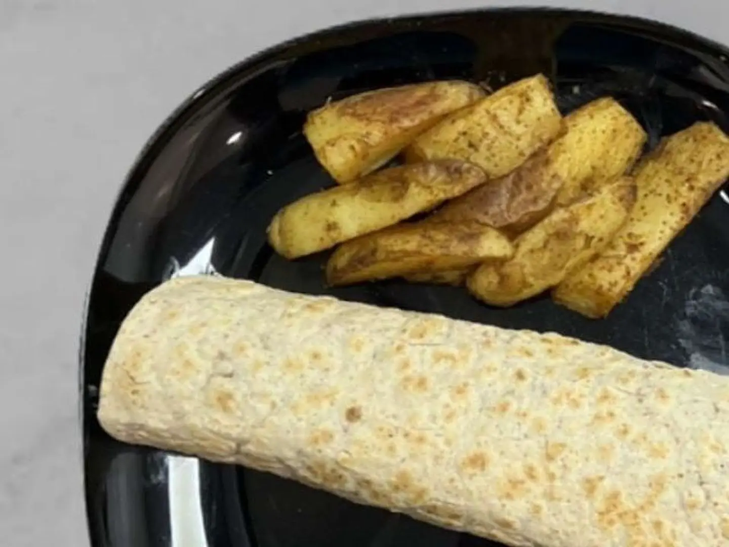 سندويش تورتيلا لحم