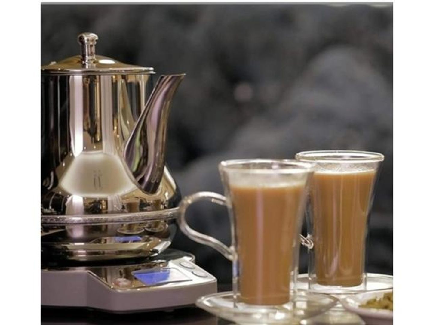 بريق شاي حليب