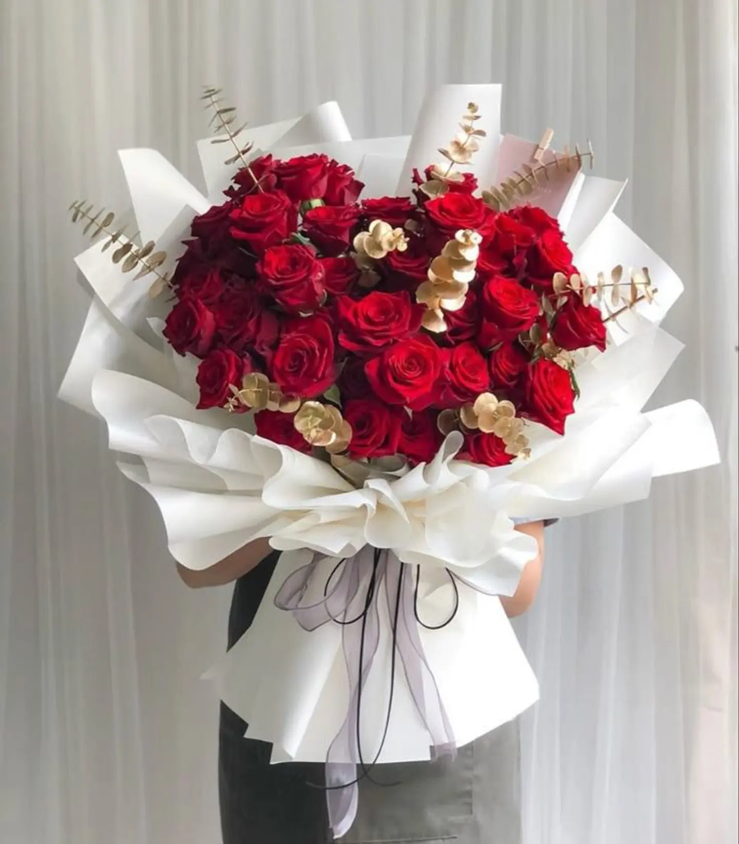 Jouri Red Bouquet With Carpets Gold 017