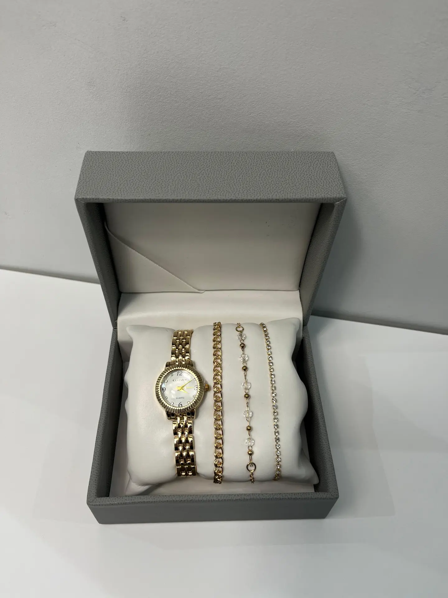 طقم ساعات نسائي٣