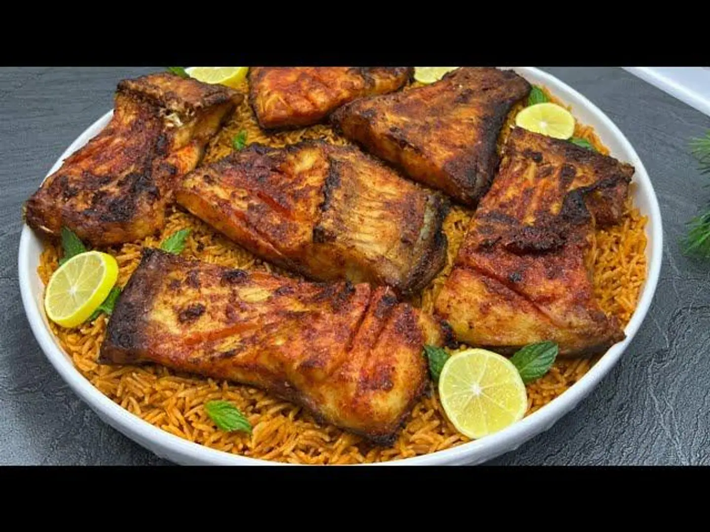 سمك على الفحم مع الرز