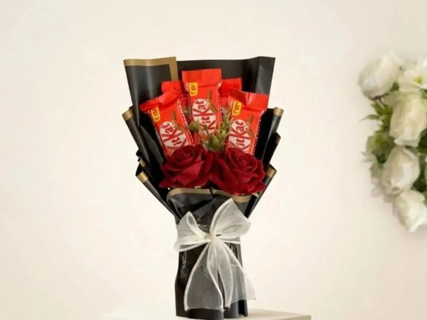 باقة ورد مع مفرحات ميني