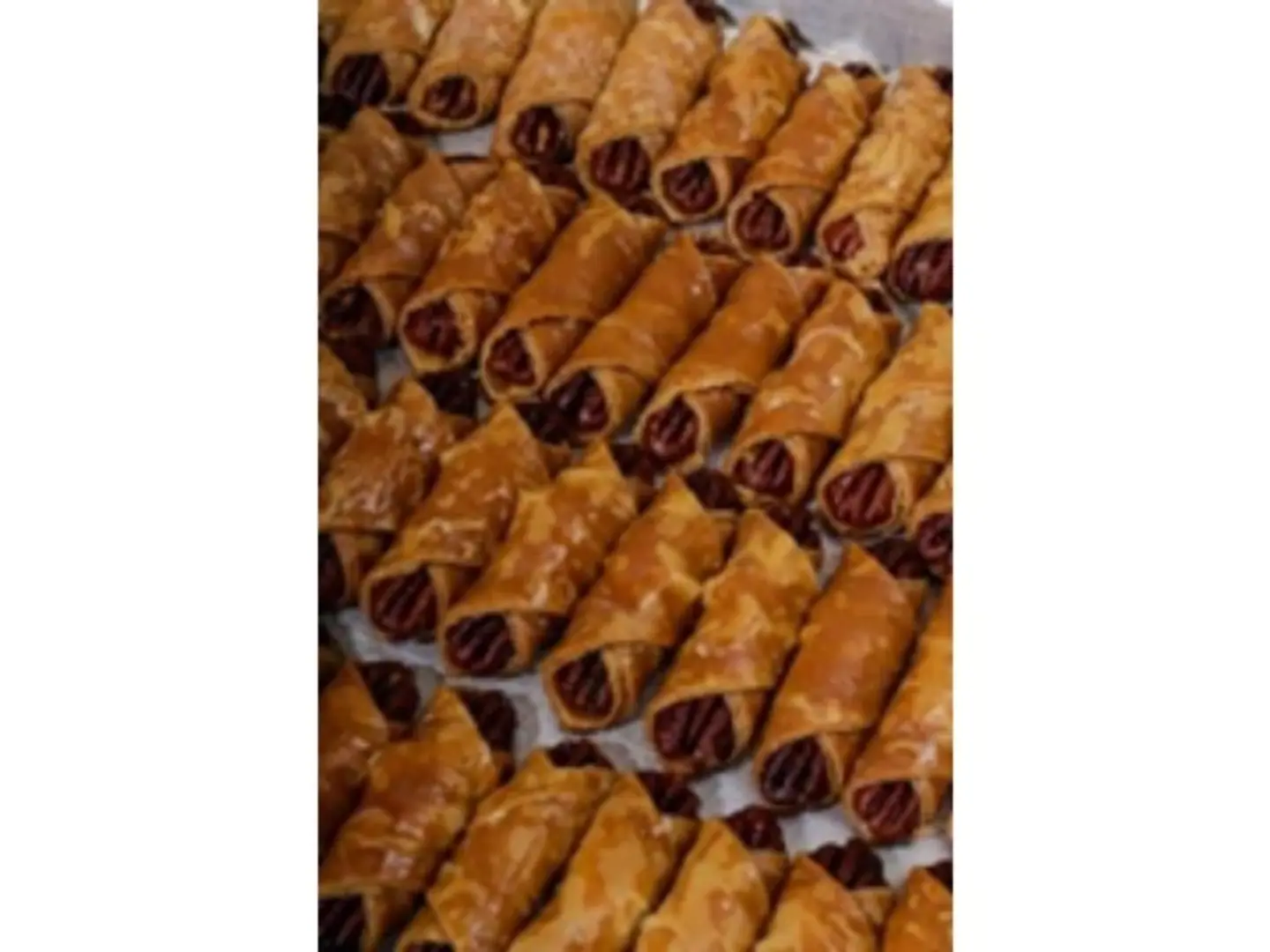 علبة بقلاوة بحشوة البيكان