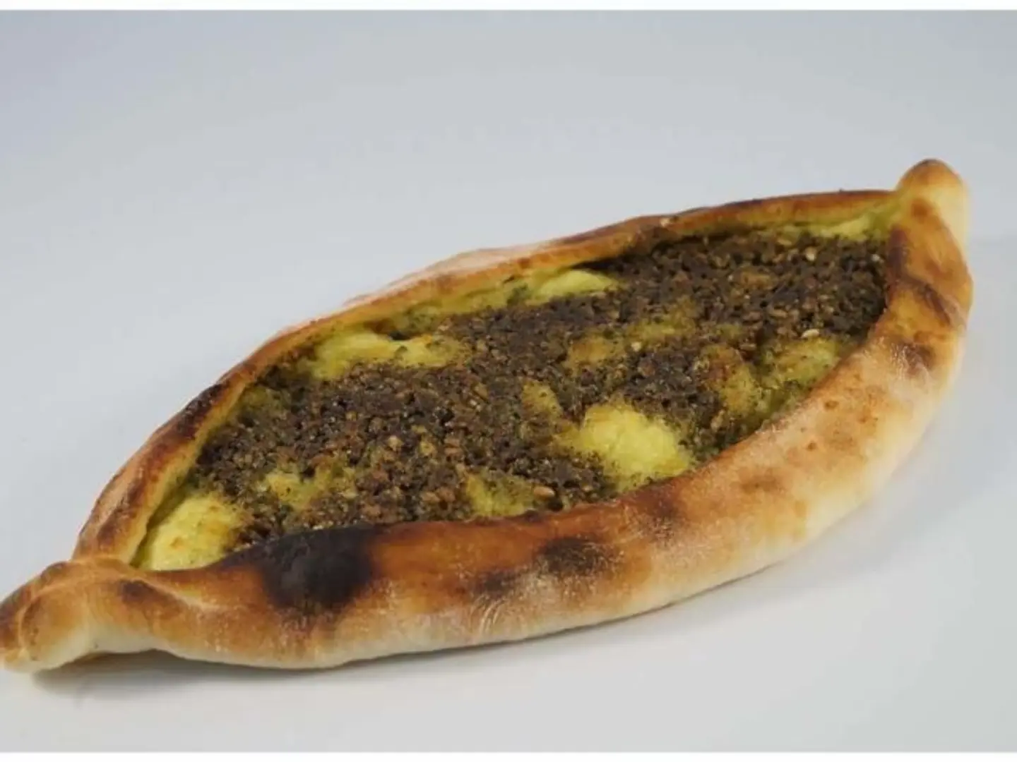 منقوشة جبنة بالزعتر