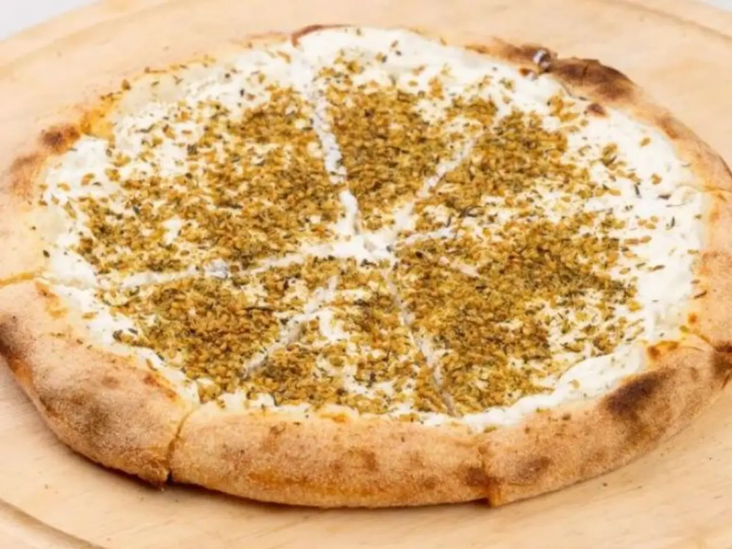 بيتزا لبنة مع زعتر كبير