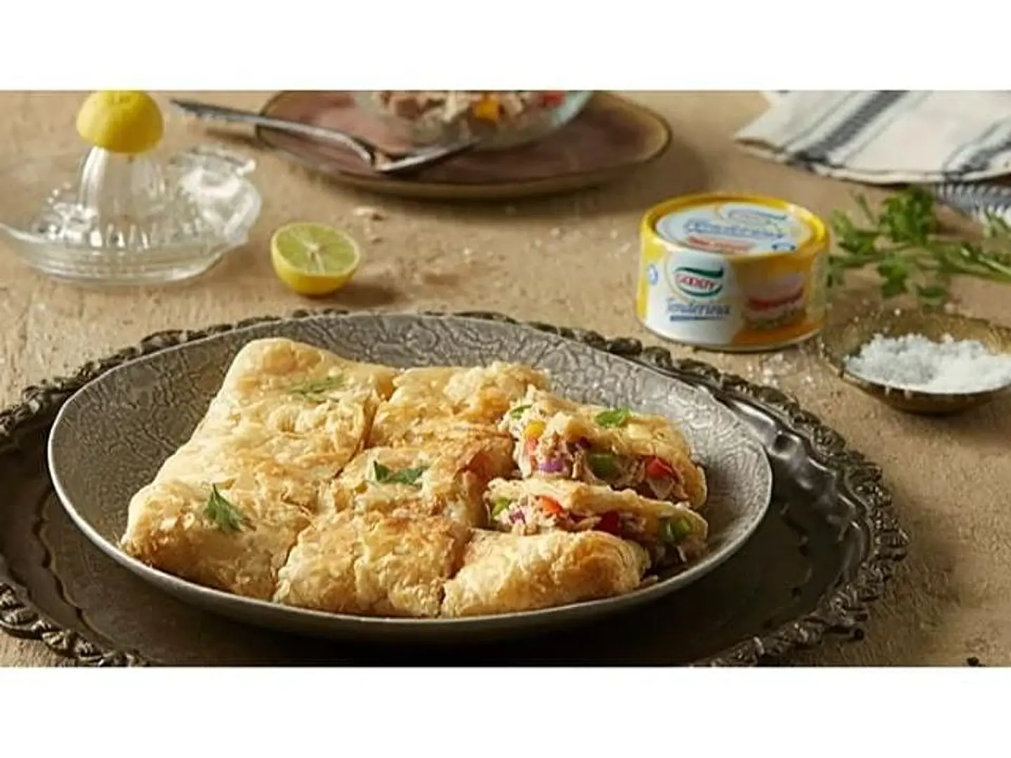 مطبق بالتونة والجبن