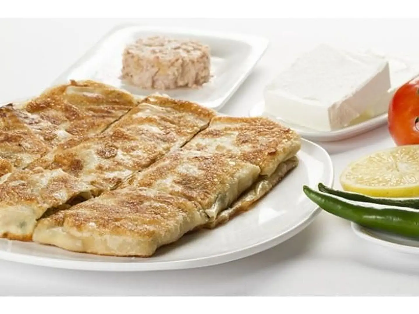 مطبق خضار تونه جبنه بيضاء