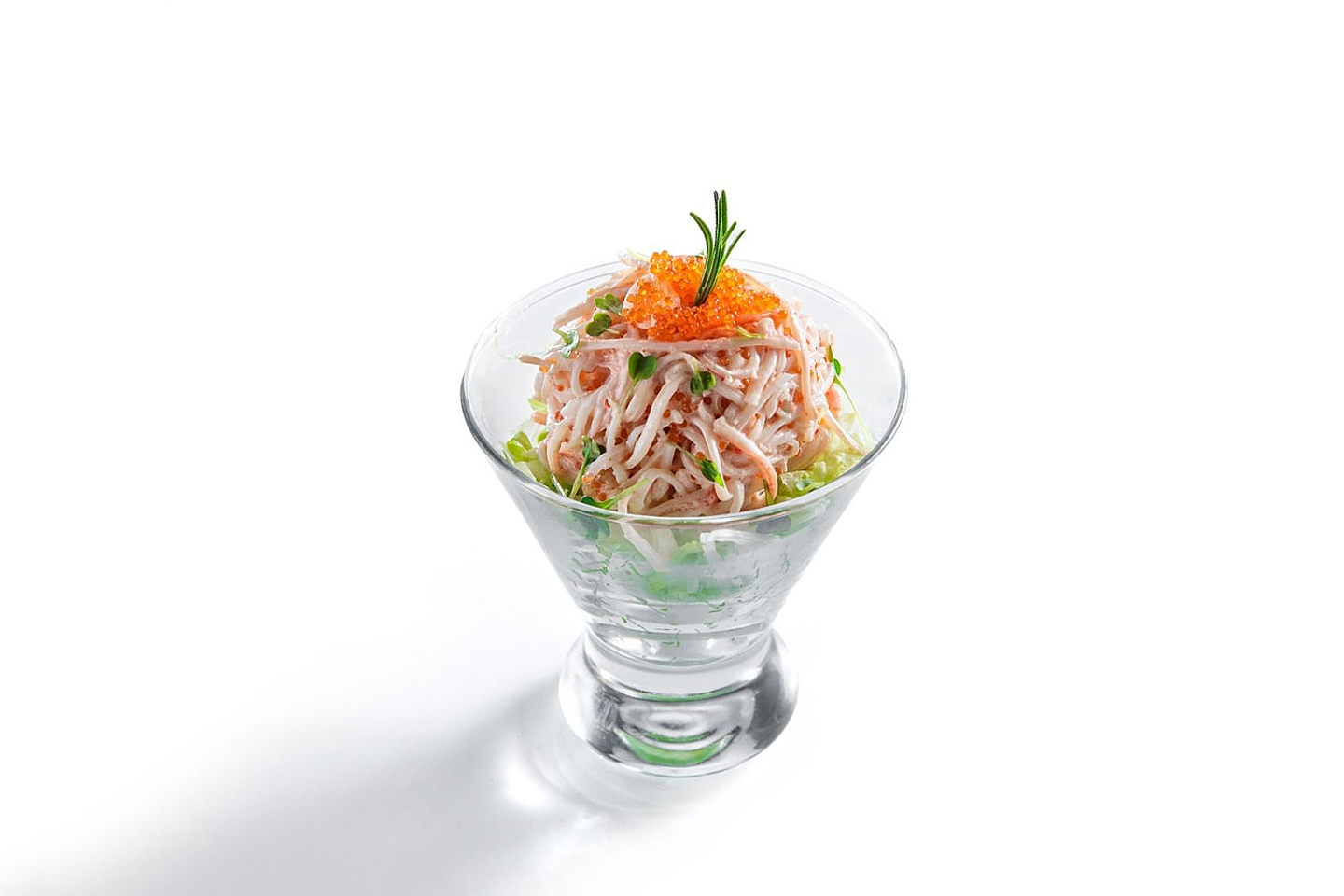 سلطة ثمار البحر مع صوص المايونيز الحاره