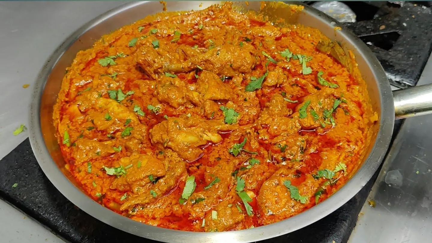 دجاج دم كا مورج مطهو على نار هادئة