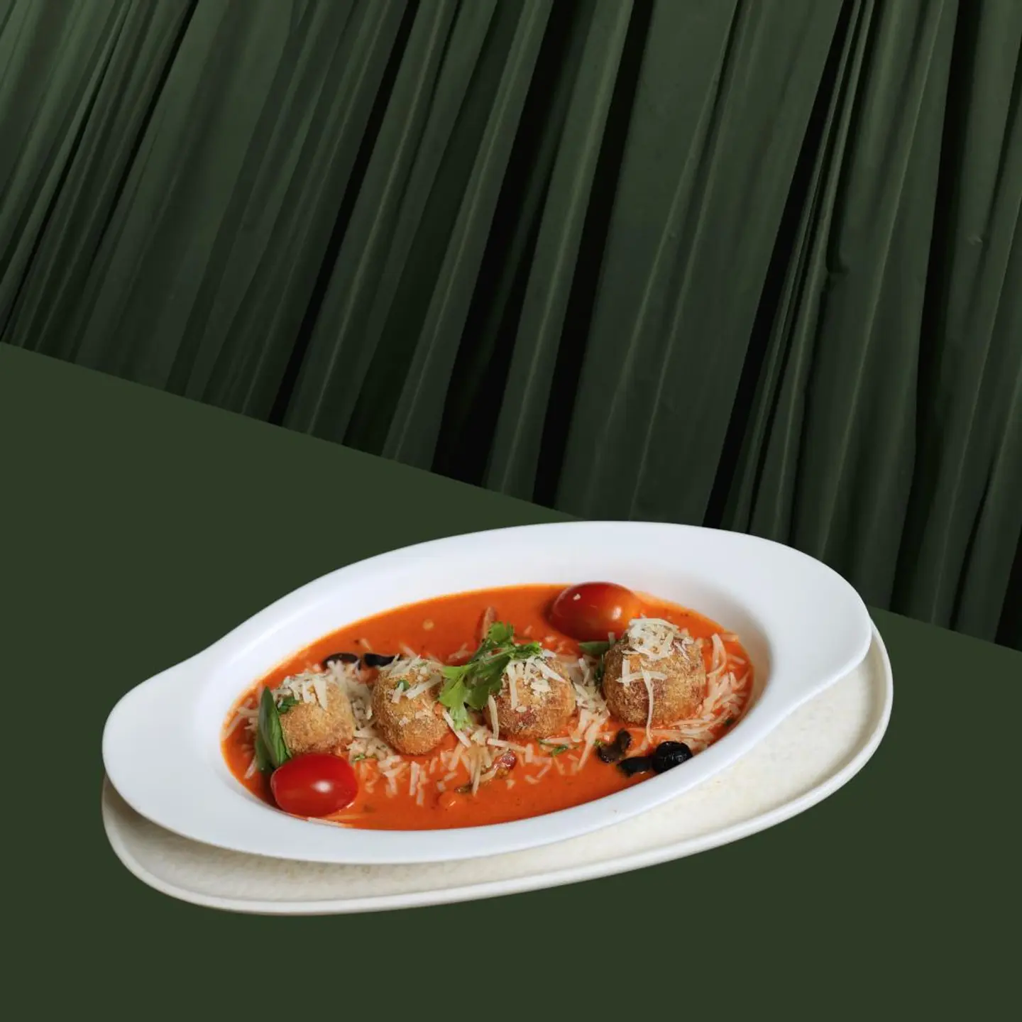 Chicken Balls With Tomato Souce