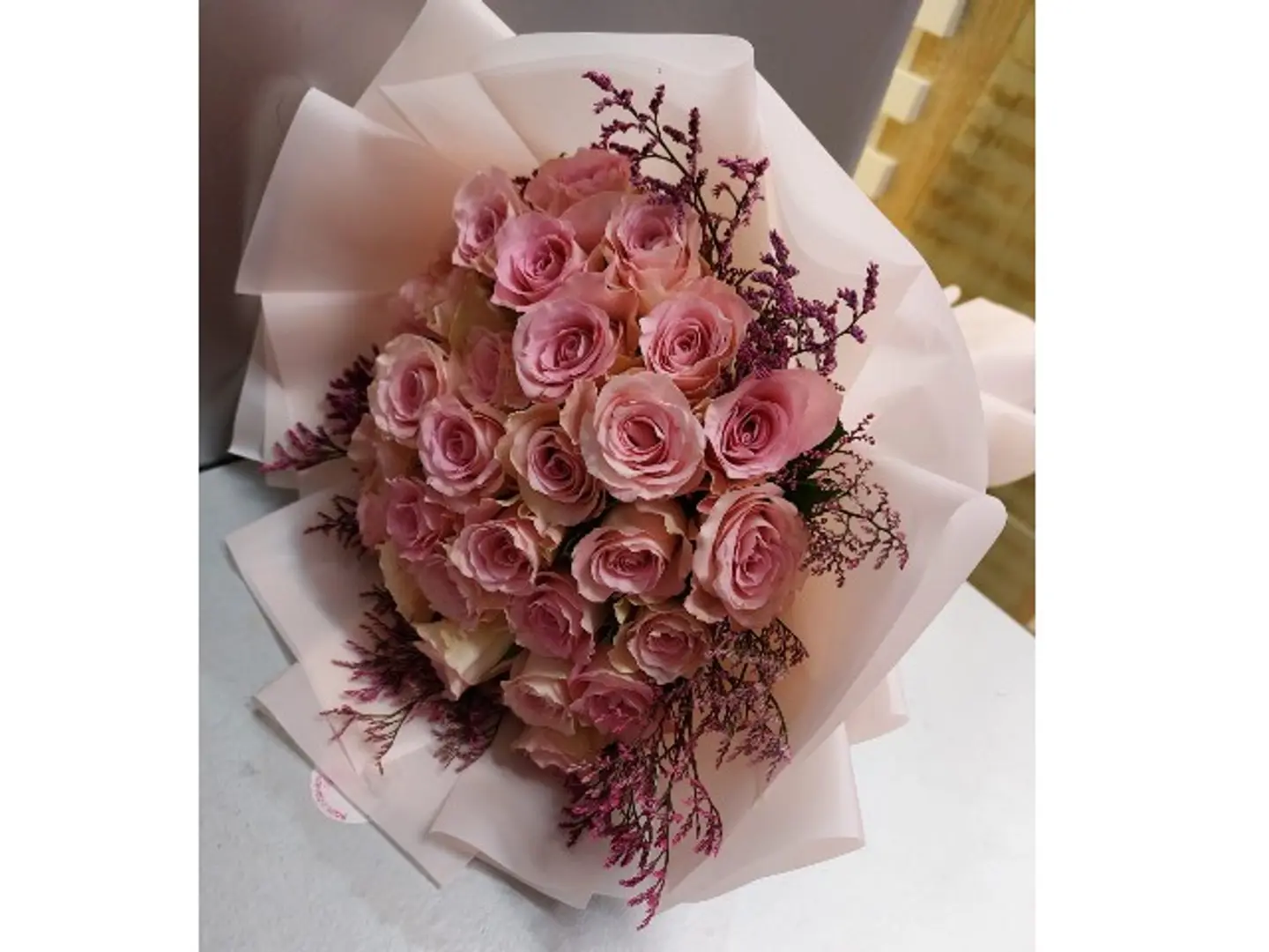 1031 Hand Bouquet Of 26 Pink Roses , 3 Limunium