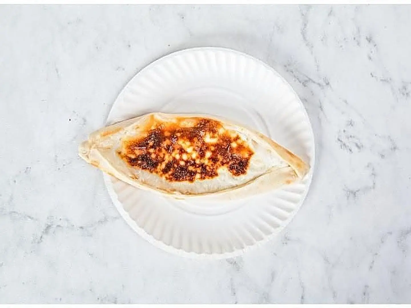 فطيرة جبن عكاوي بالطماطم