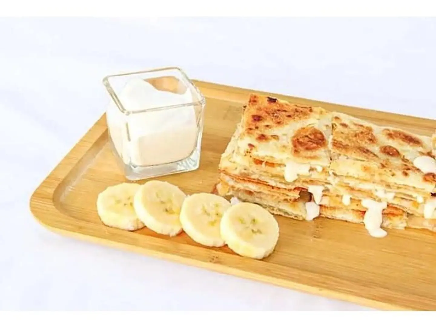 مطبق بالقشطة والموز