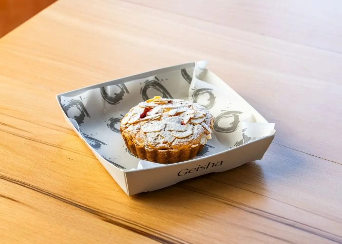 بيكان لوز وتوت