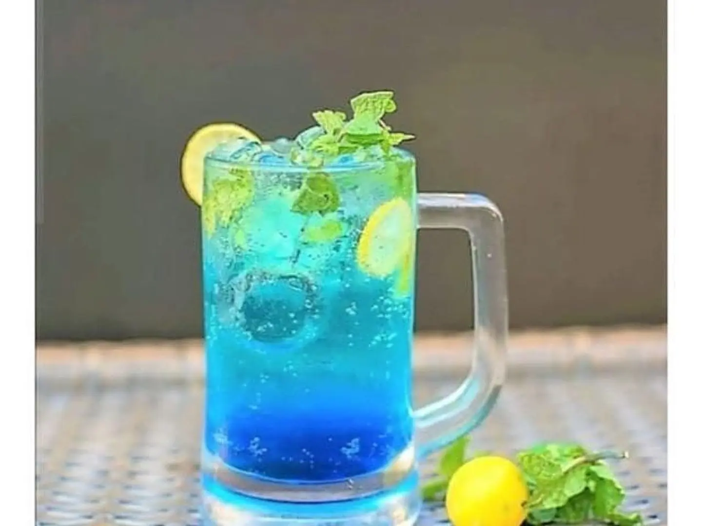 موهيتو توت ازرق