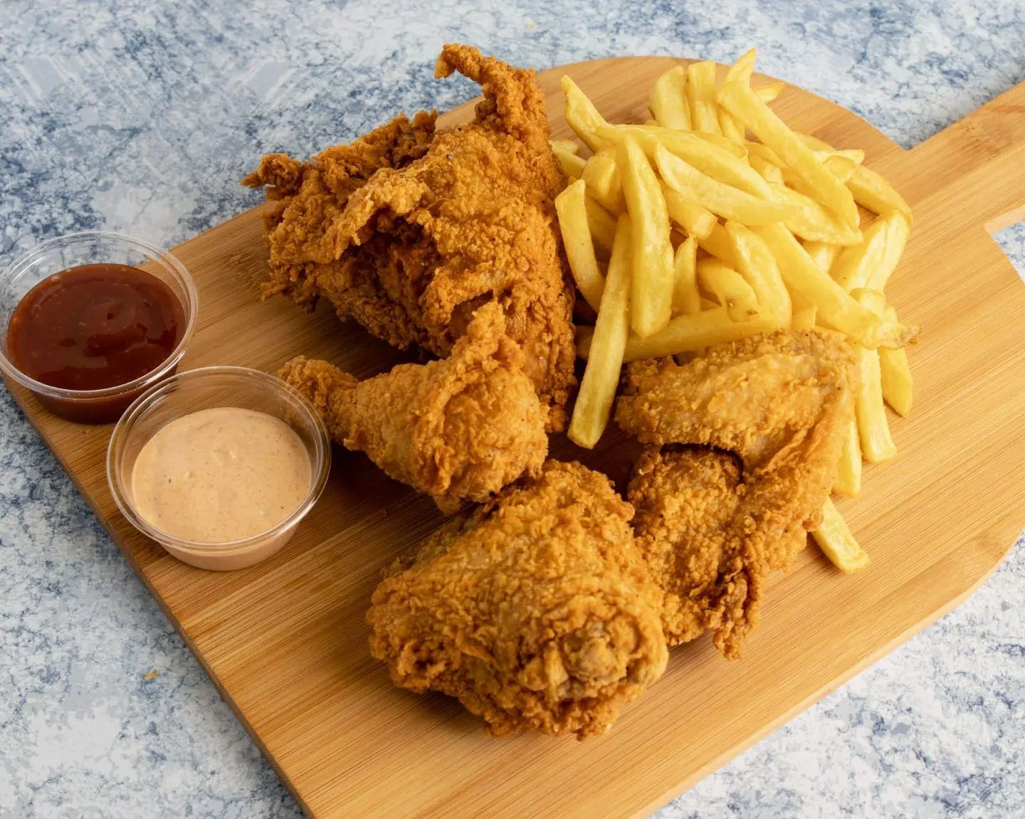Mixed Broasted Chicken 2 Hot Pieces , 2 Regular Pieces